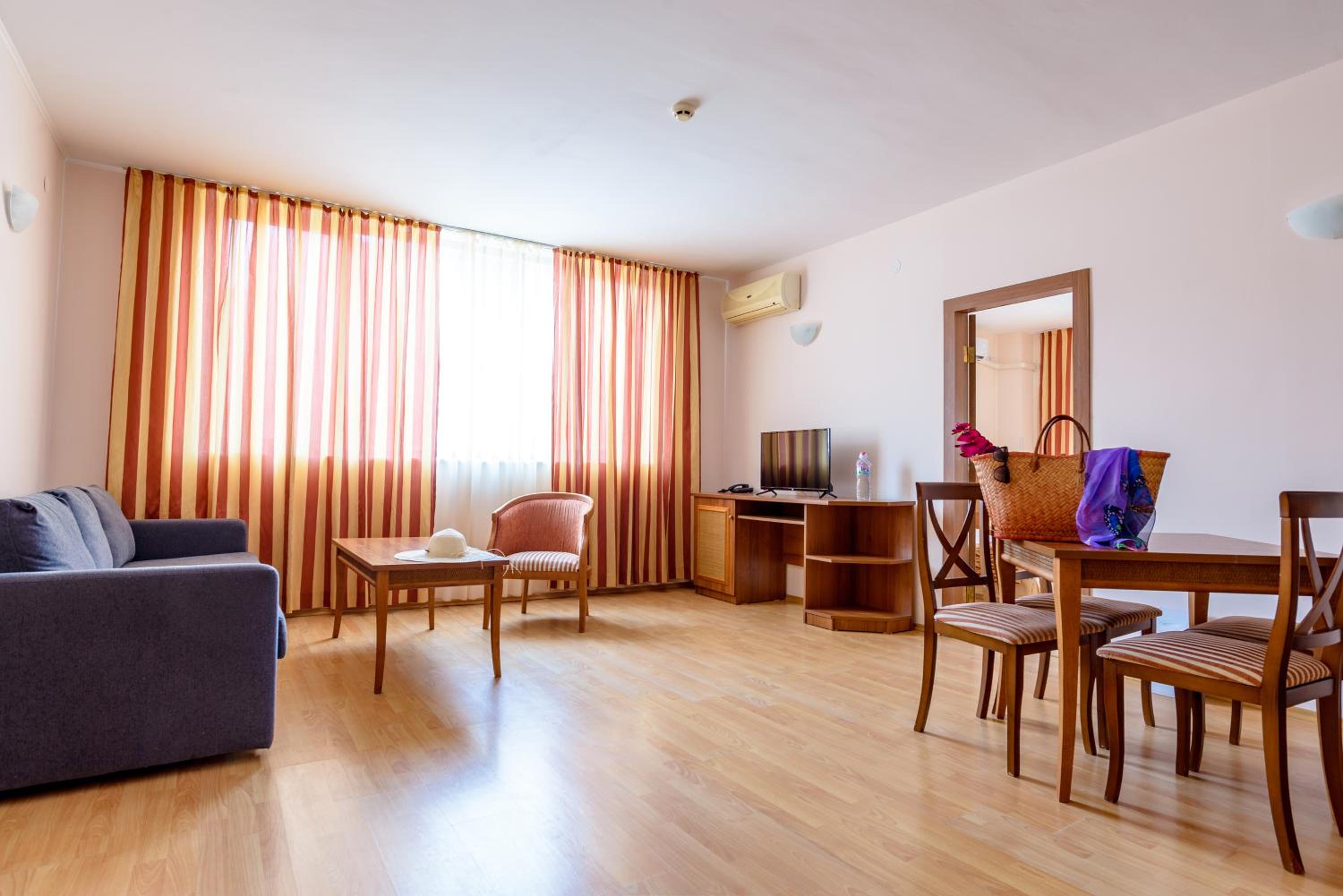 Two-Bedroom Apartment with Balcony (3 - 5 Adults)