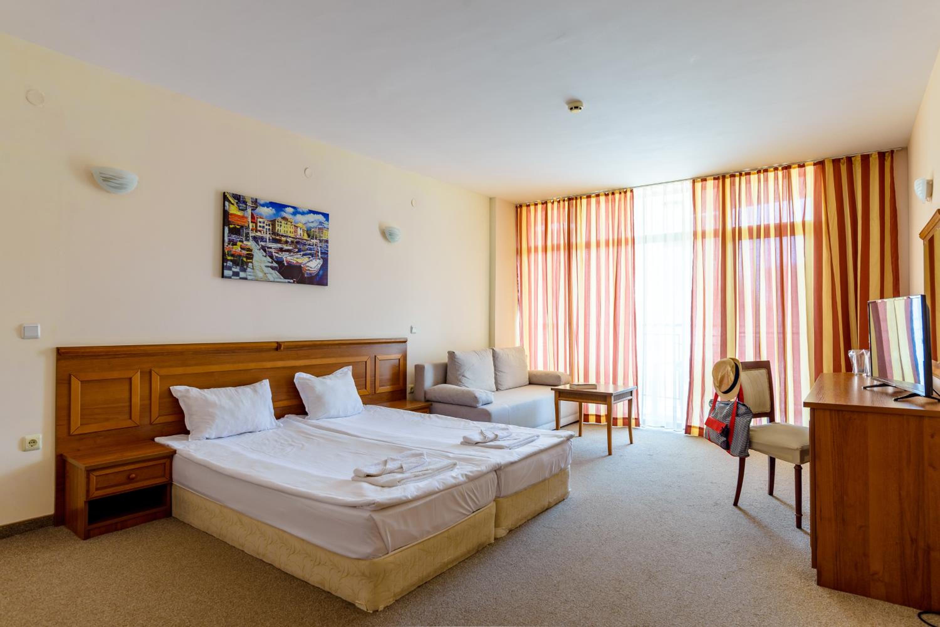 Double Room with Balcony ( 2 Adults + 1 Child)