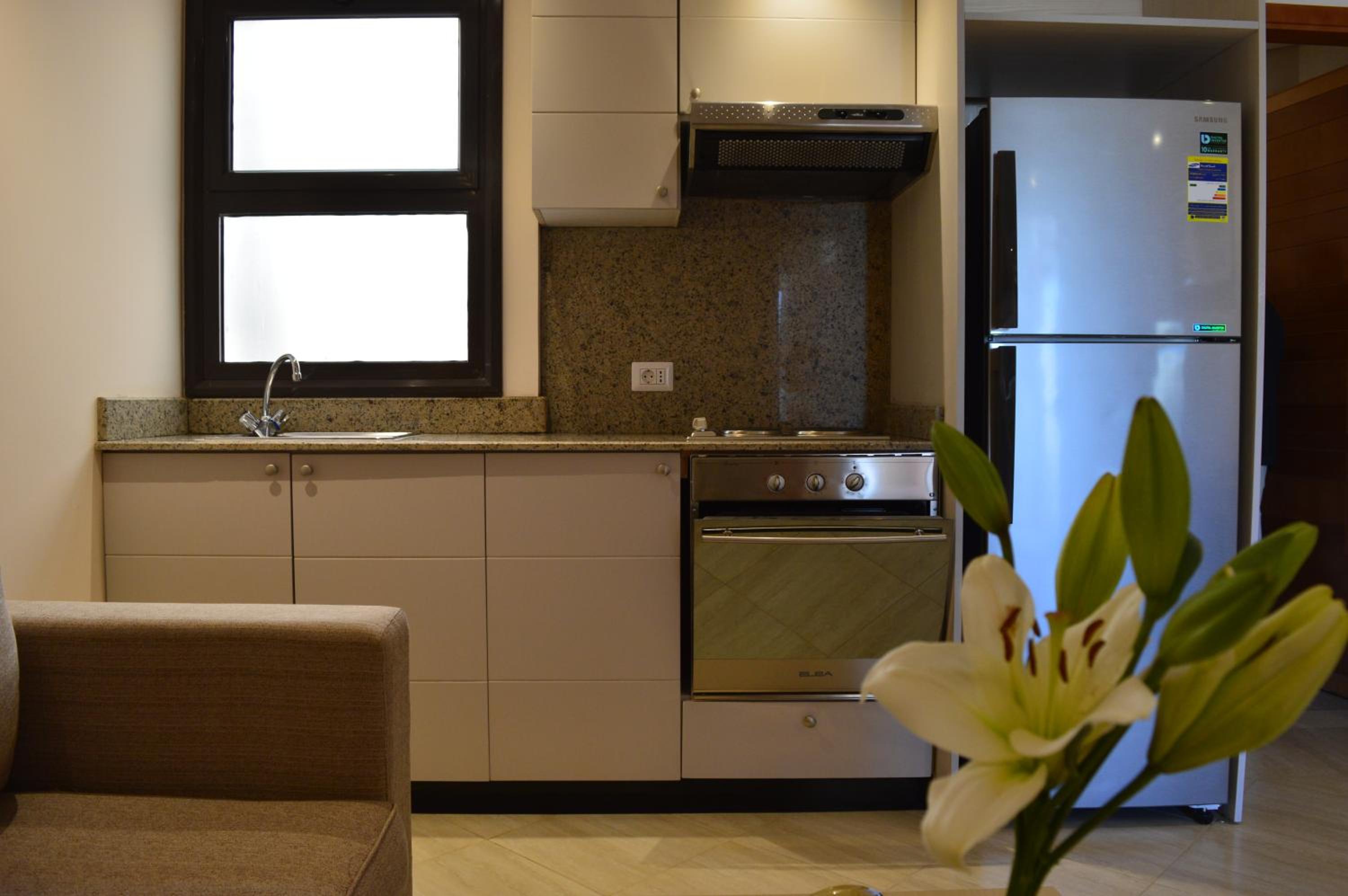 Deluxe Suite with Sea View - Photo 7