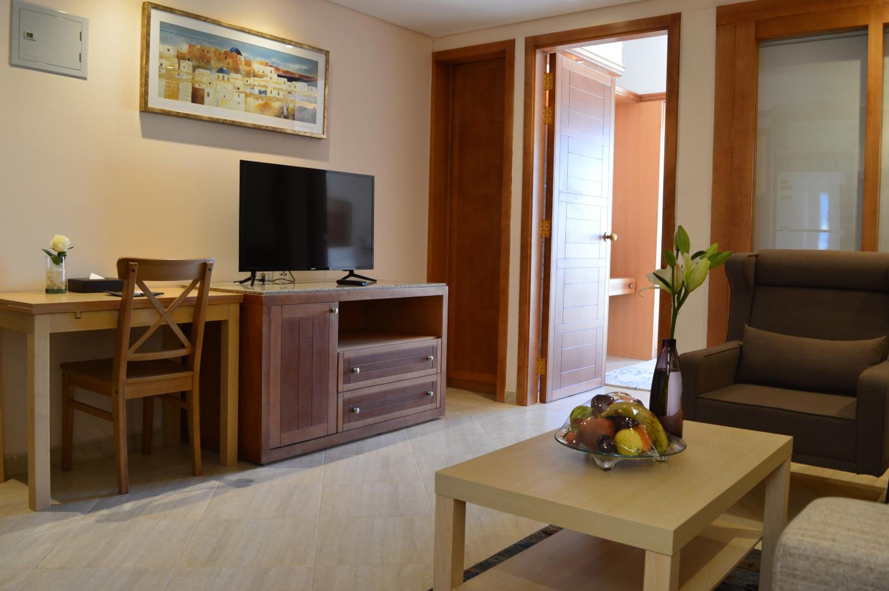 Deluxe Double Room with Side Sea View - Photo 5