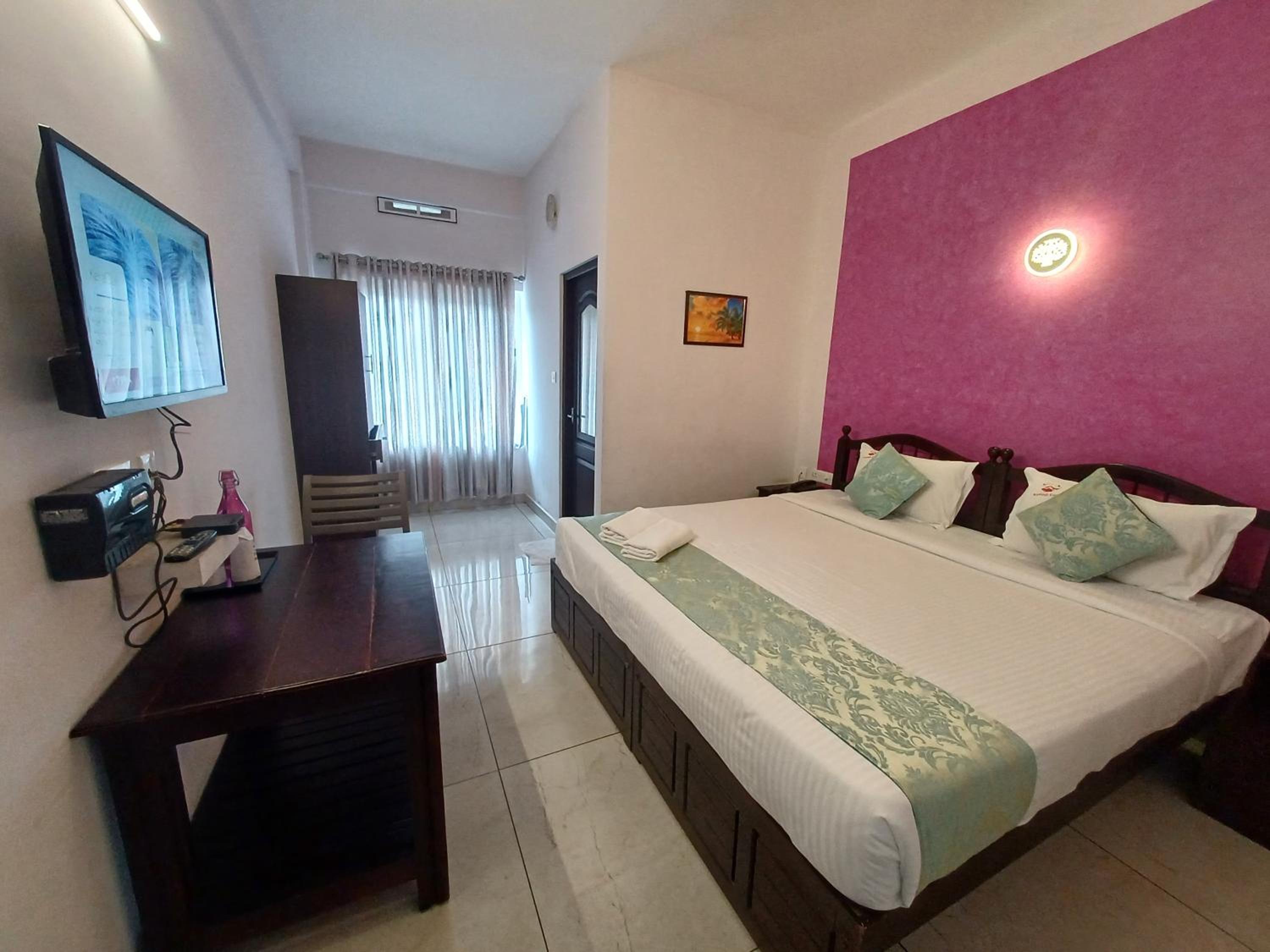 Deluxe Room - Photo 6