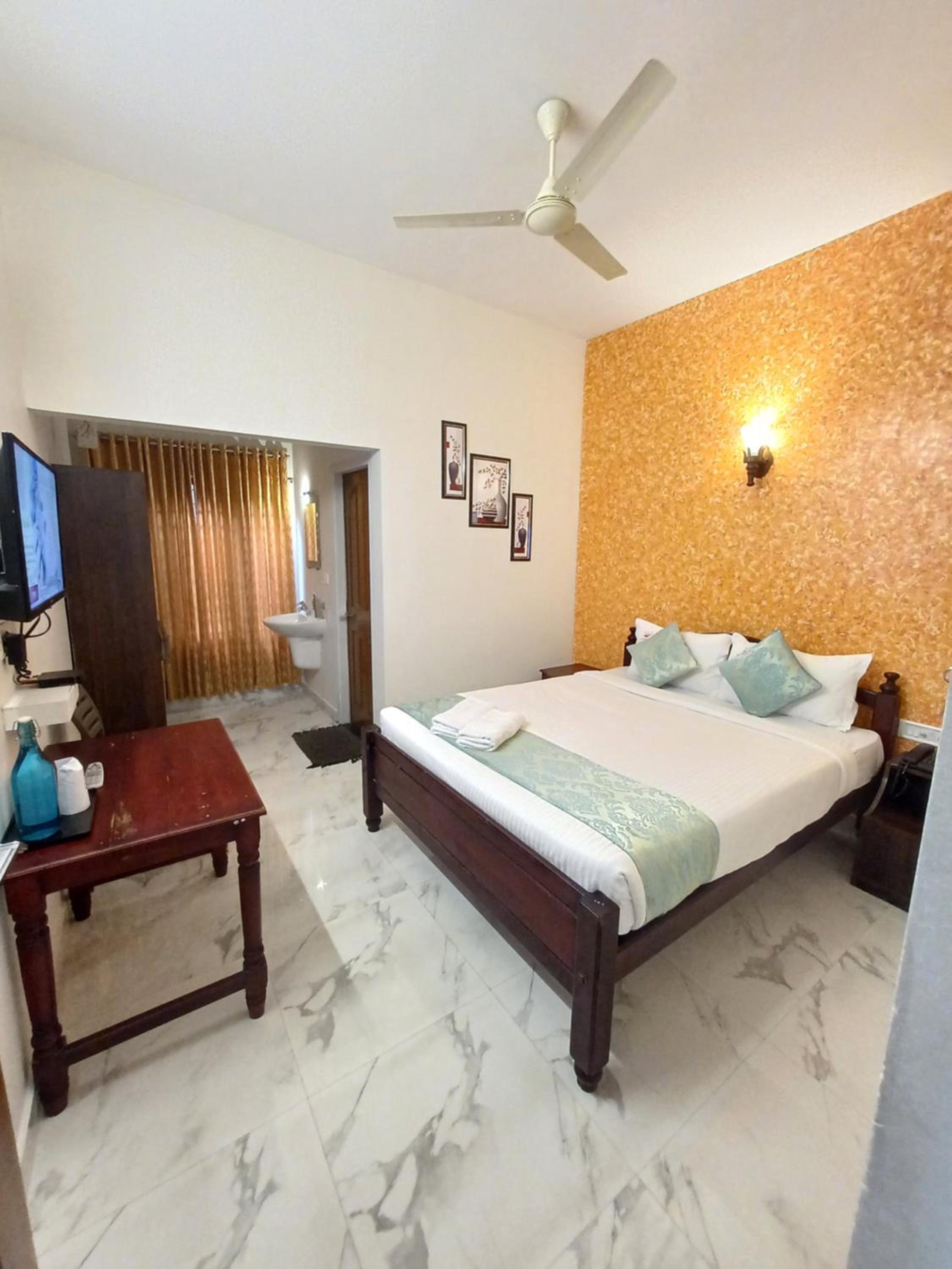 Deluxe Room - Photo 9