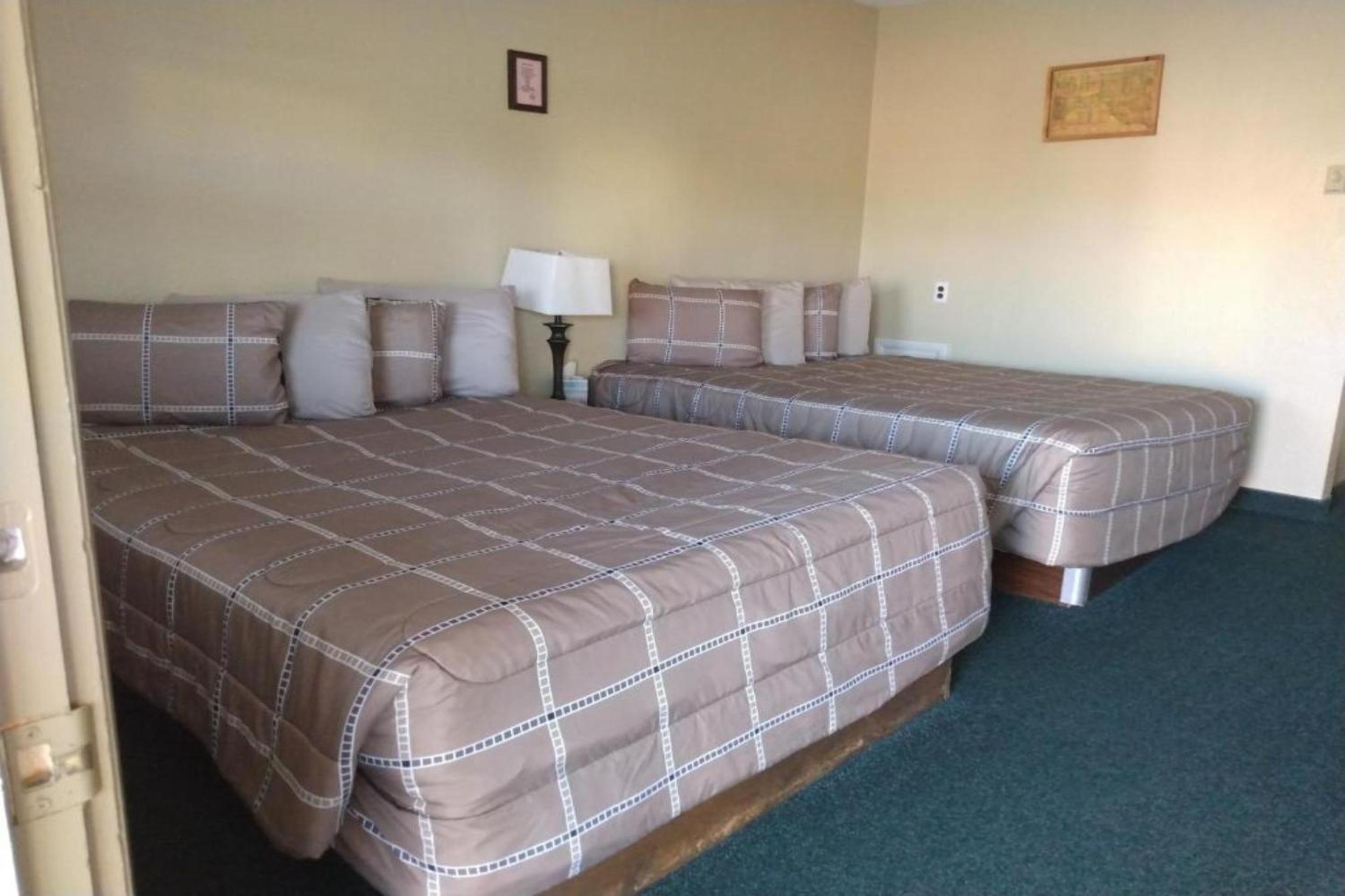 Double Queen Room photo 1