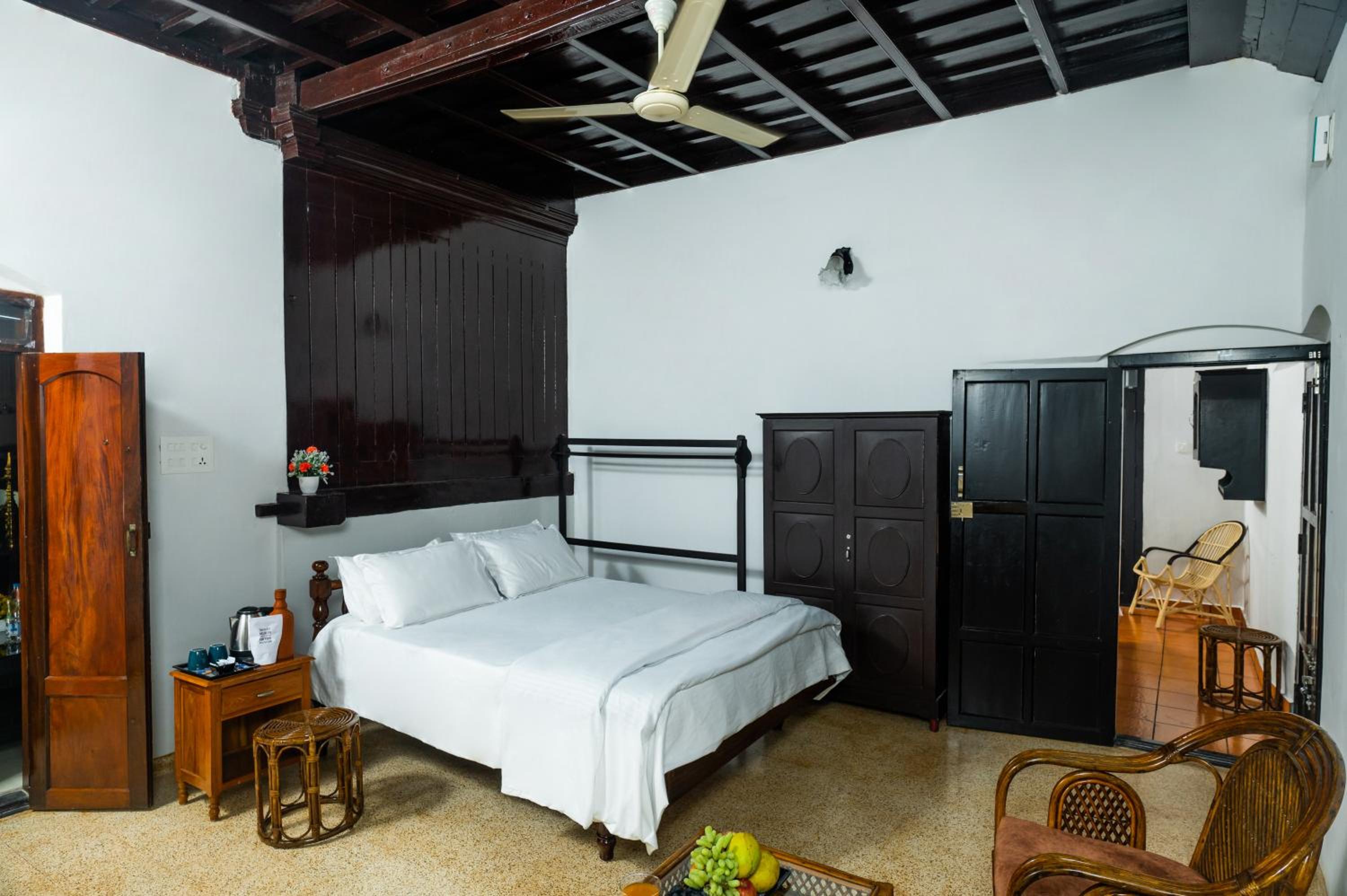 Deluxe Queen Room with Two Queen Beds photo 1
