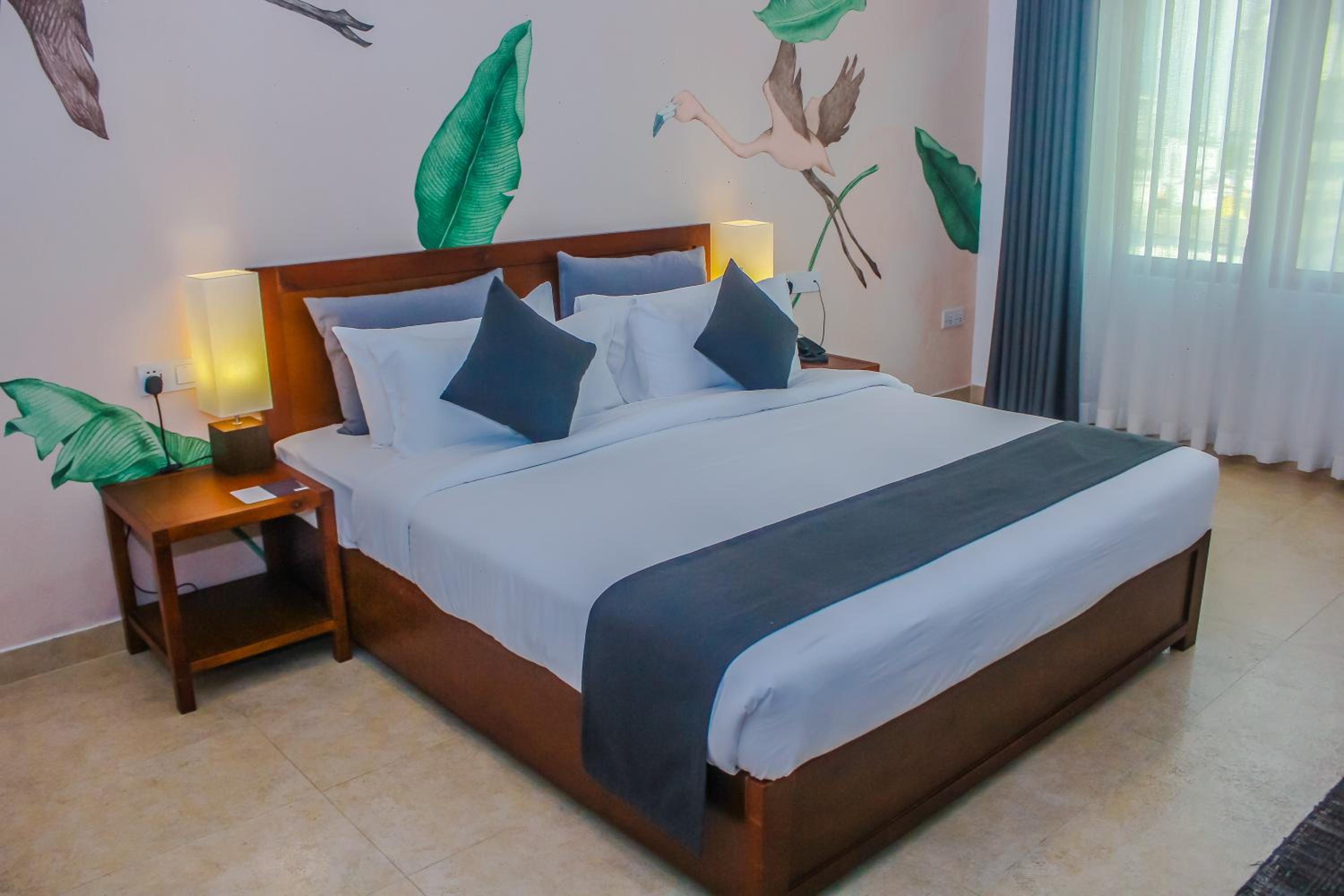 Superior King Room with City View photo 3