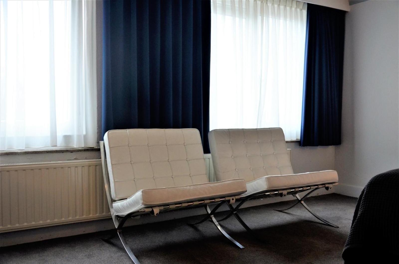 Large Twin Room - Photo 11