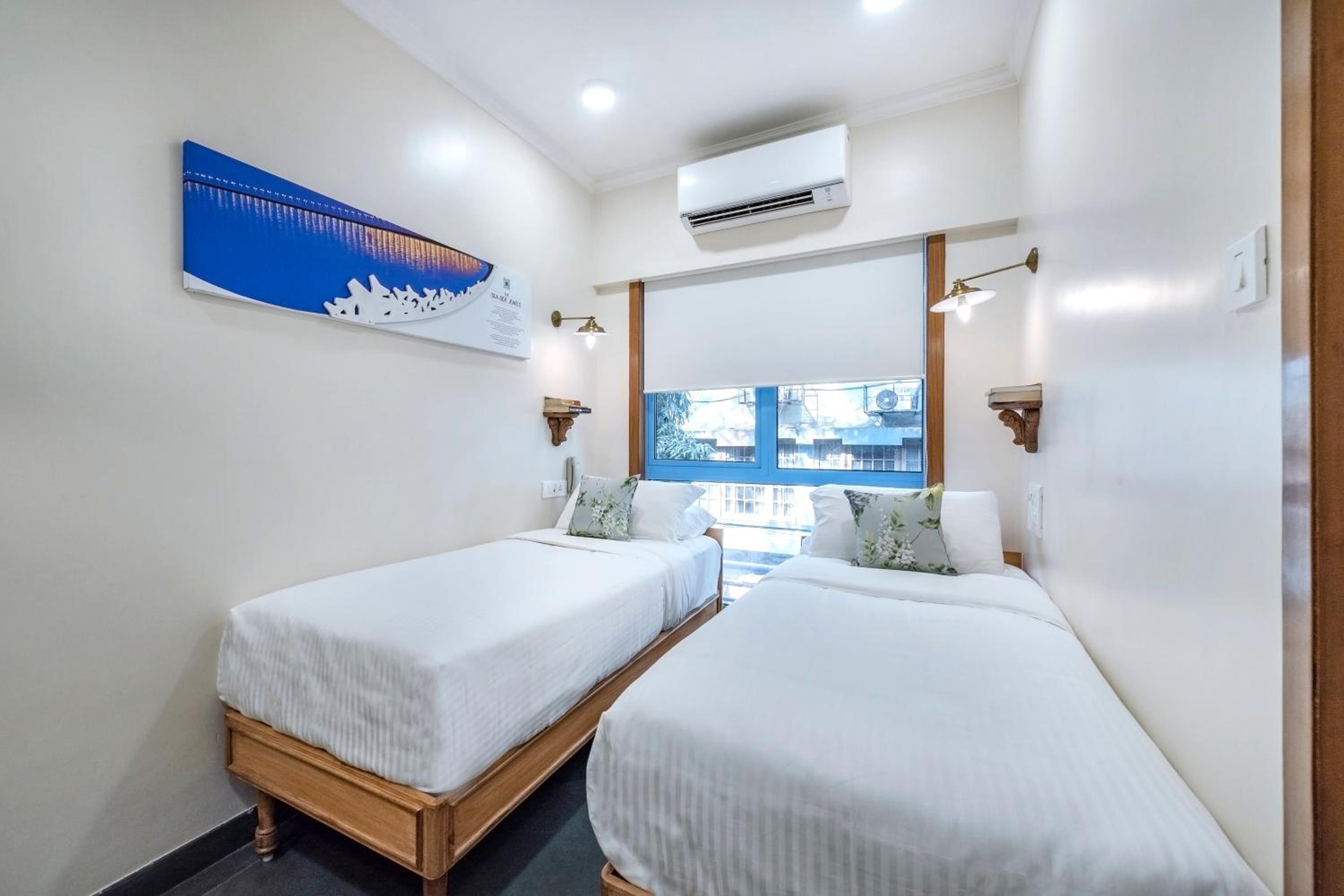 Luxury Room Twin Bed - Photo 9