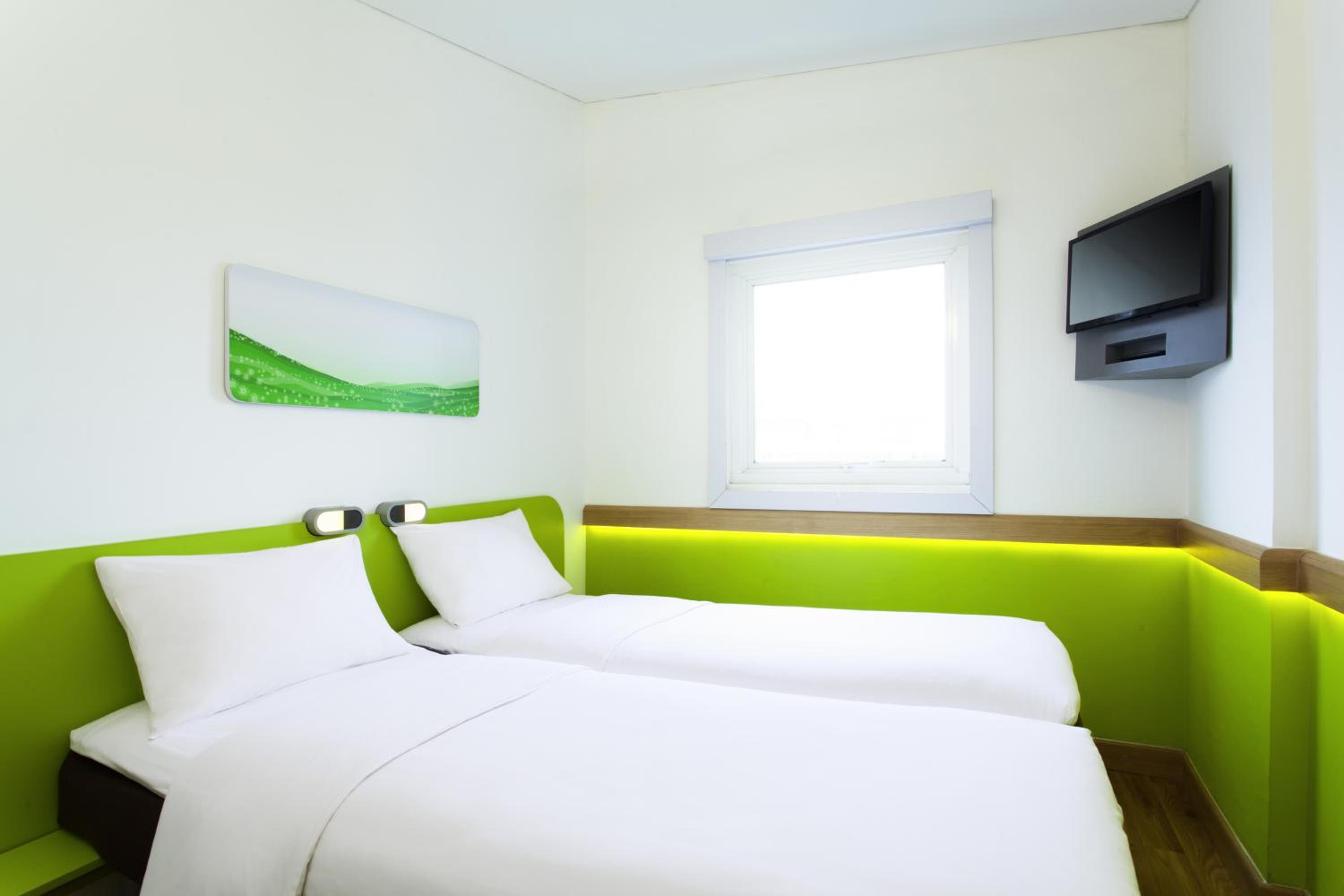 Standard Twin Room photo 2