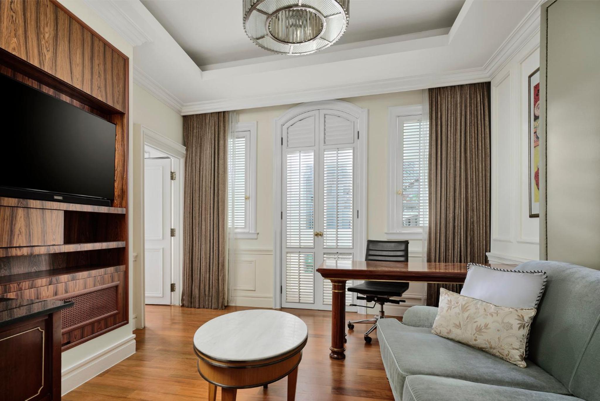 Suite with Outdoor Porch thumbnail 6