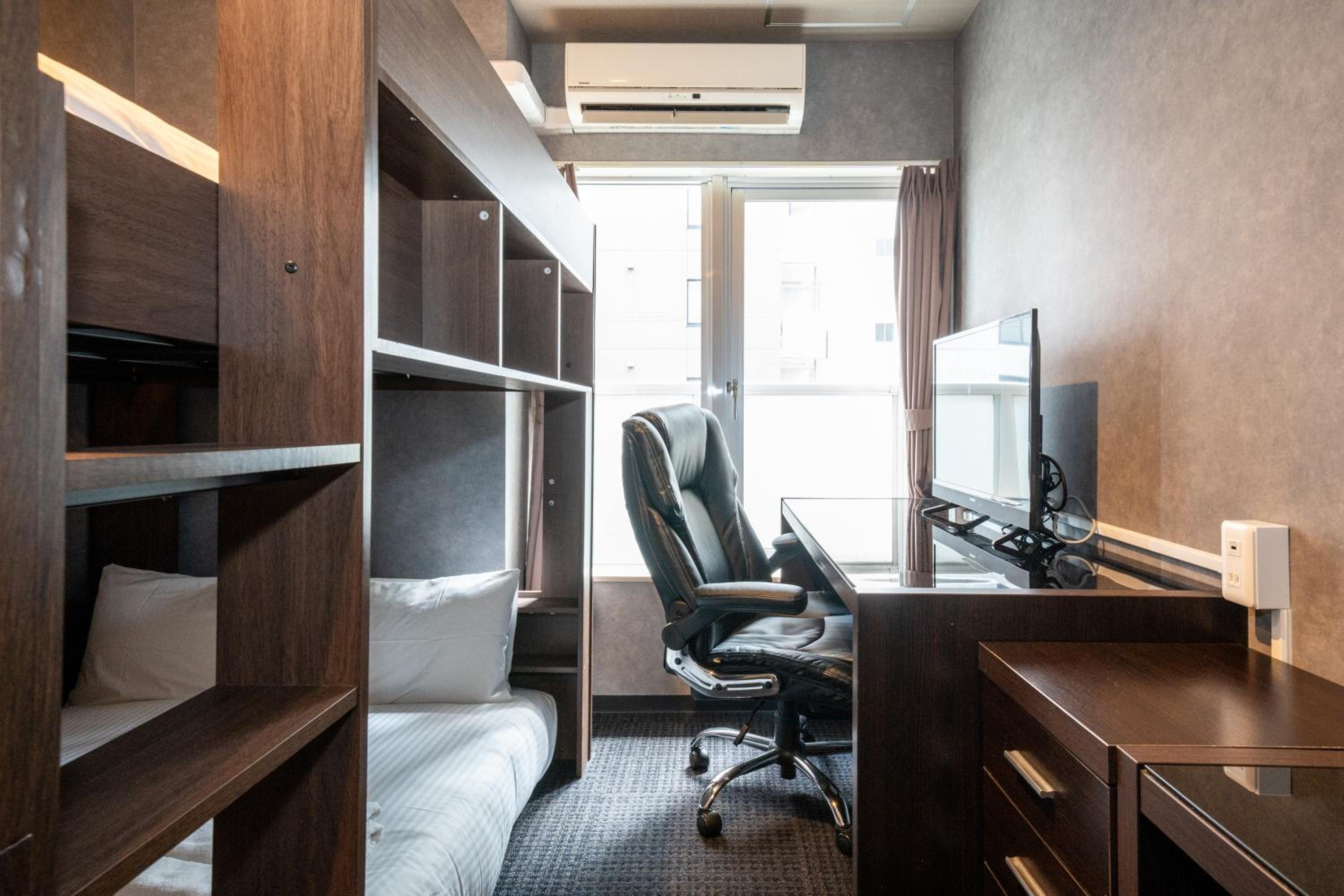 Executive Suite - Photo 21