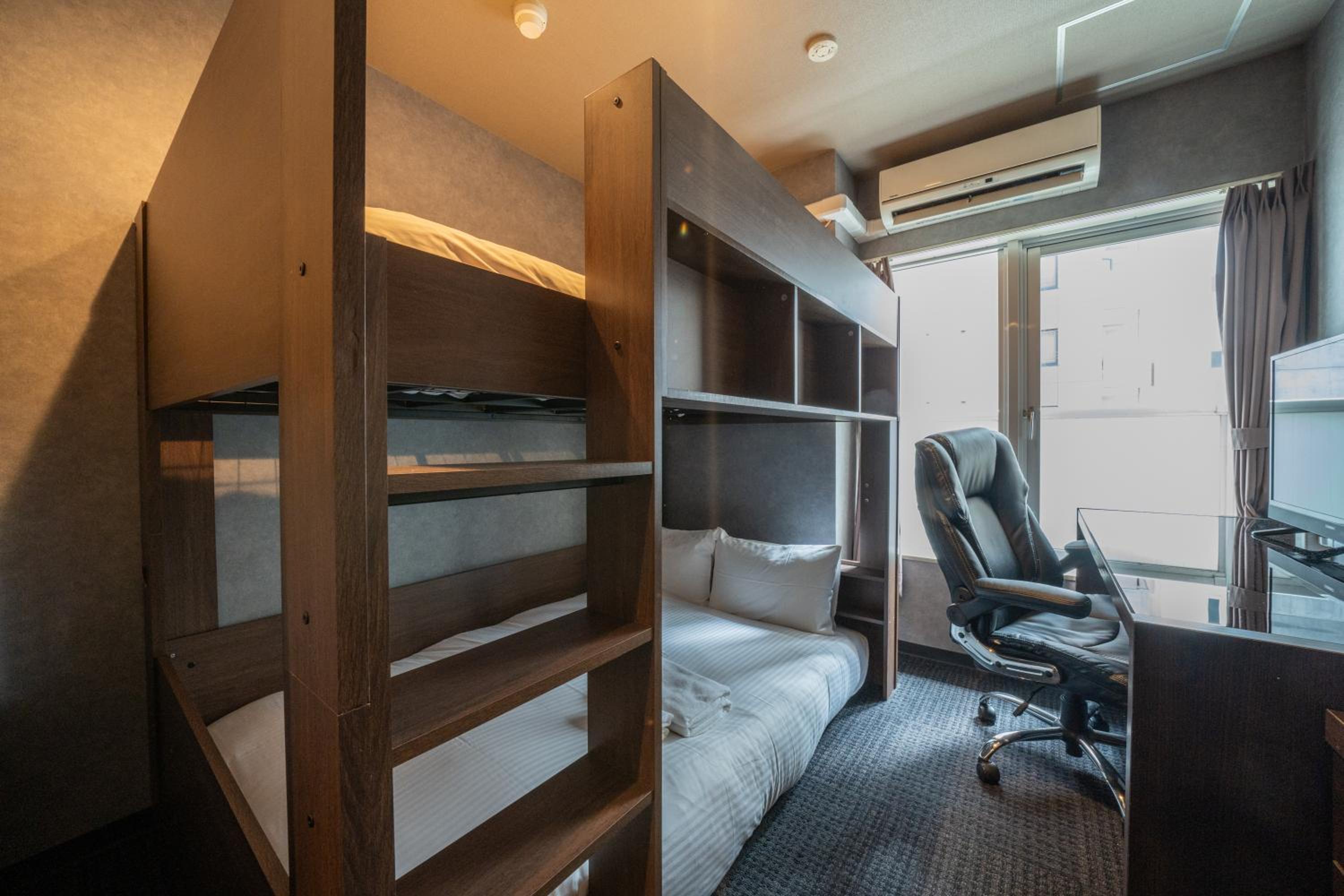 Executive Suite - Photo 1