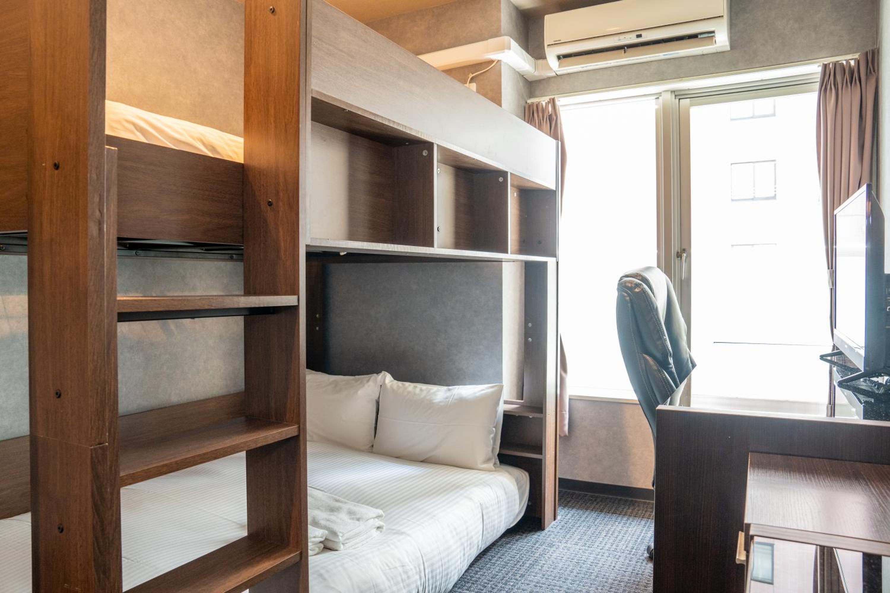 Executive Suite - Photo 19