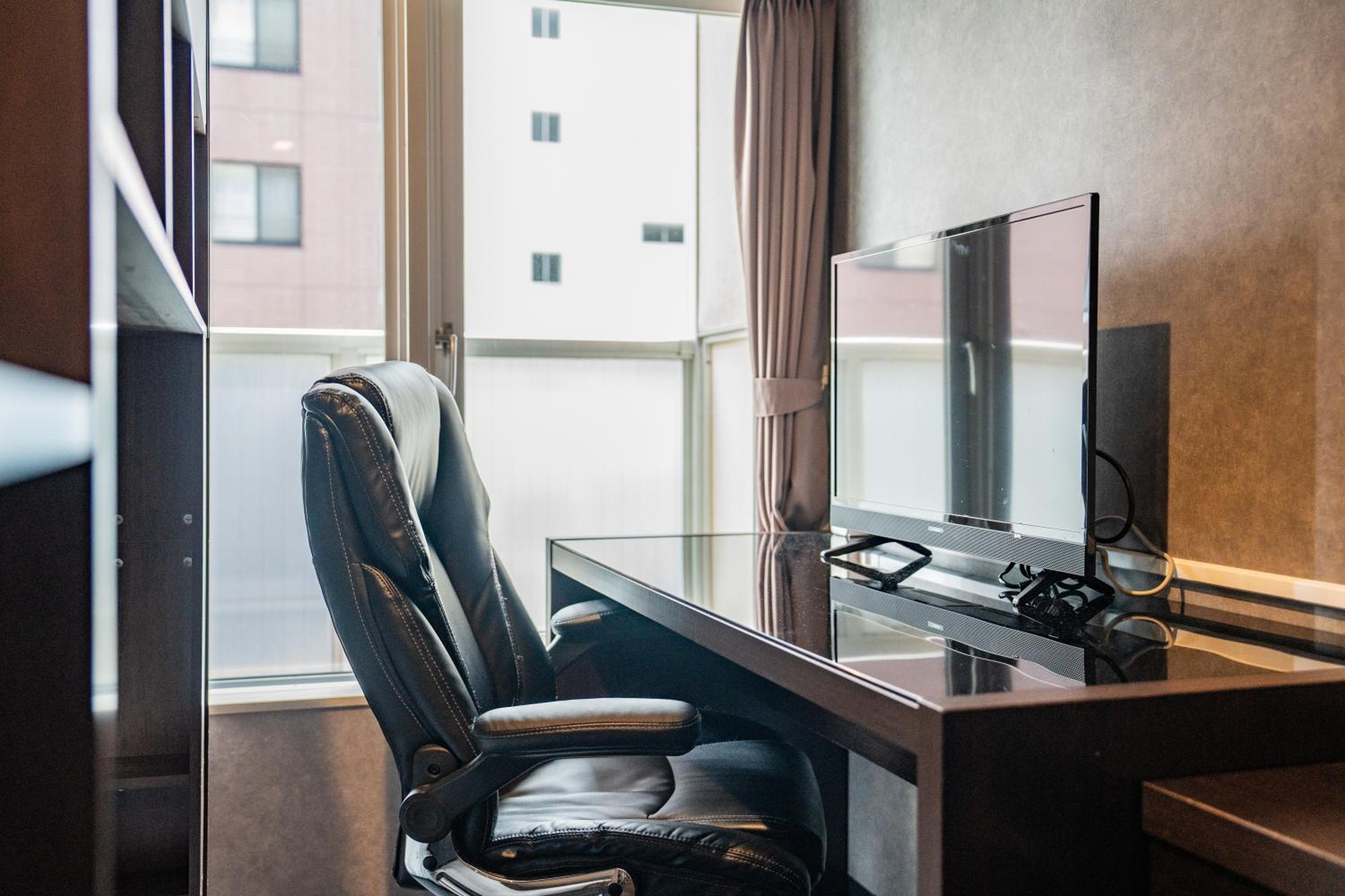 Executive Suite - Photo 17