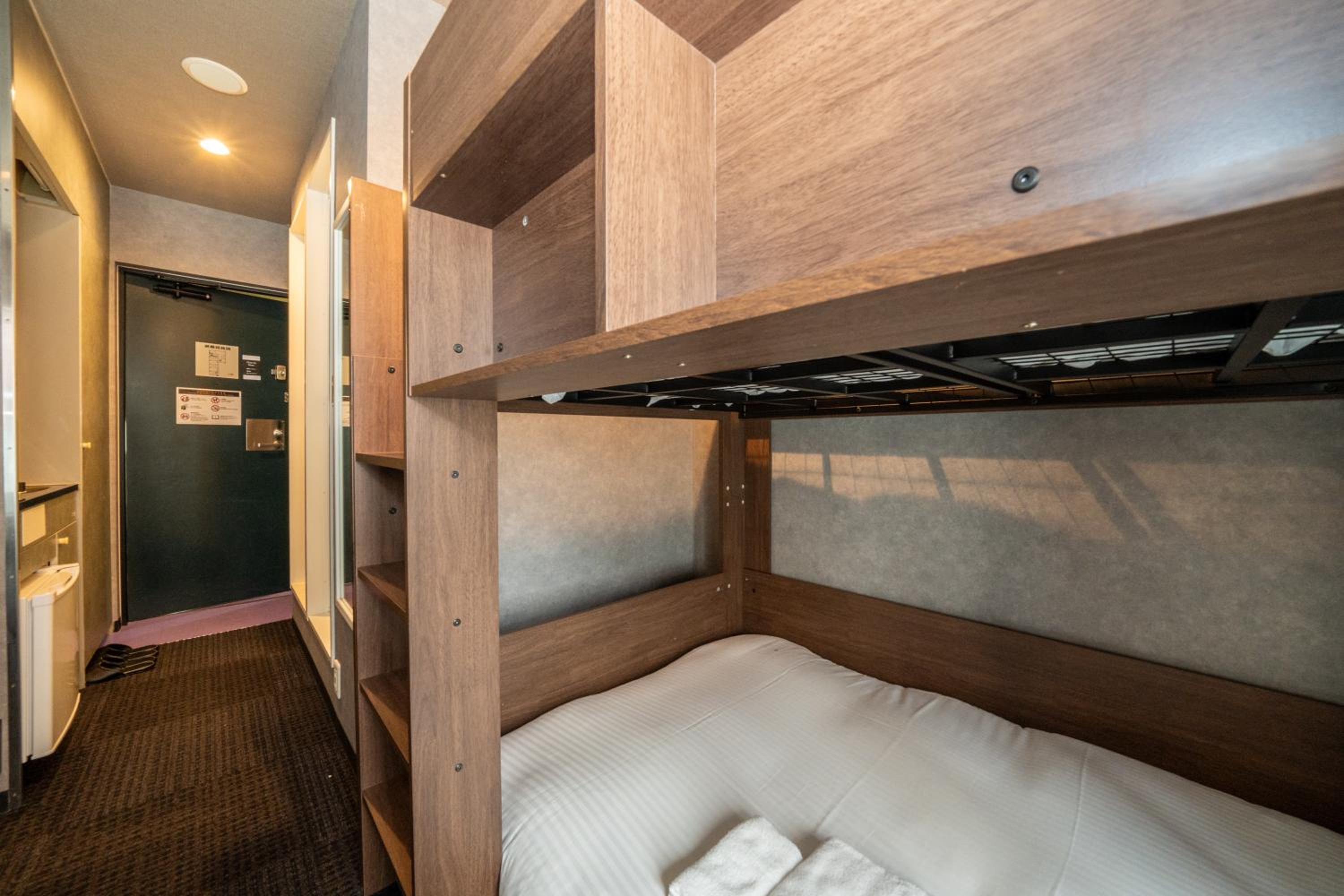 Executive Suite - Photo 18
