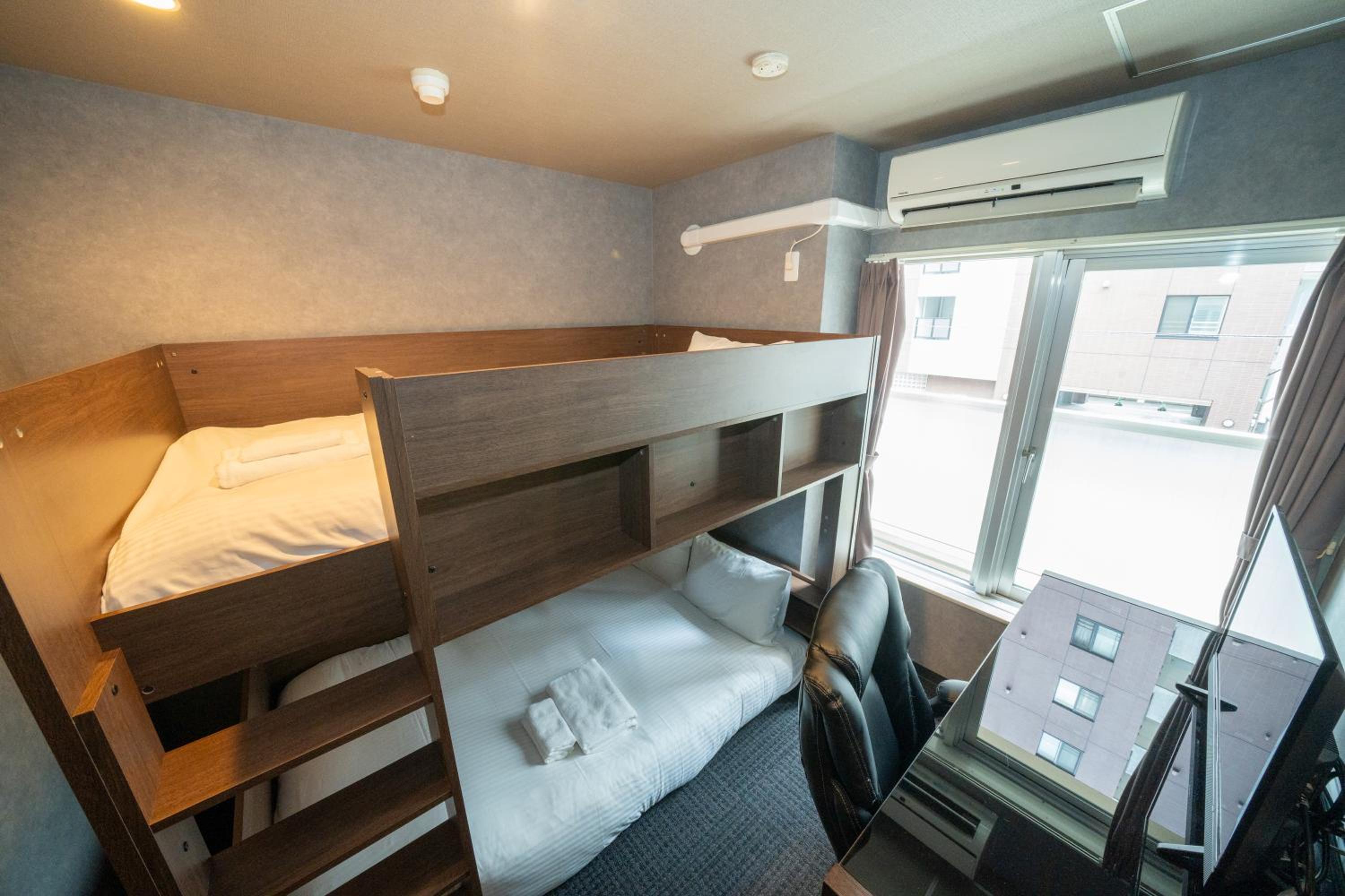 Executive Suite - Photo 15