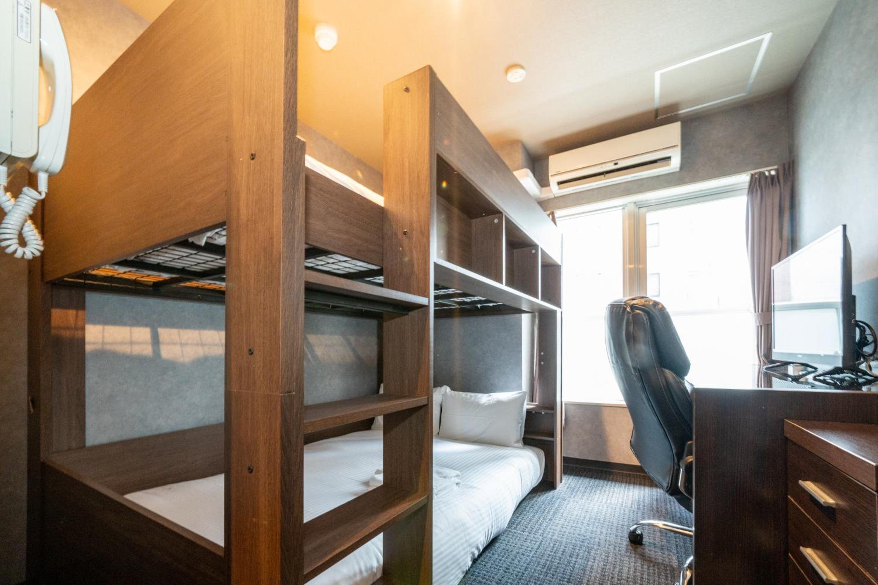 Executive Suite - Photo 22