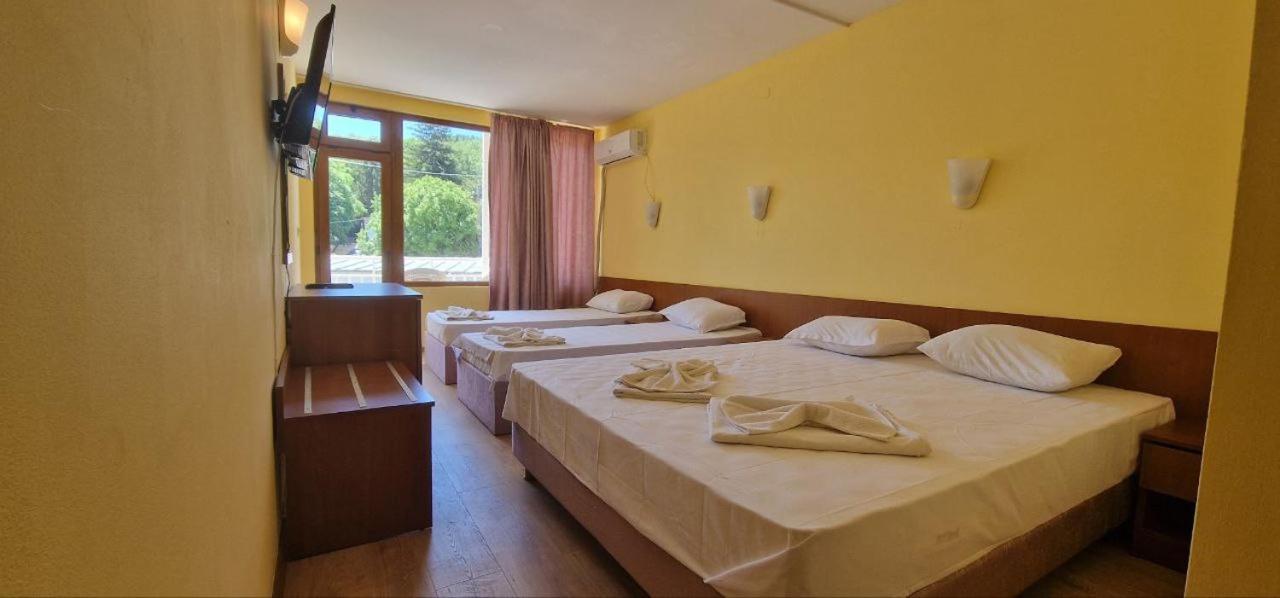 Quadruple Room with Balcony - Photo 1