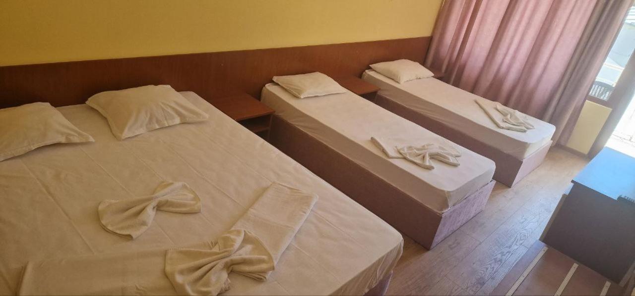 Quadruple Room with Balcony - Photo 3
