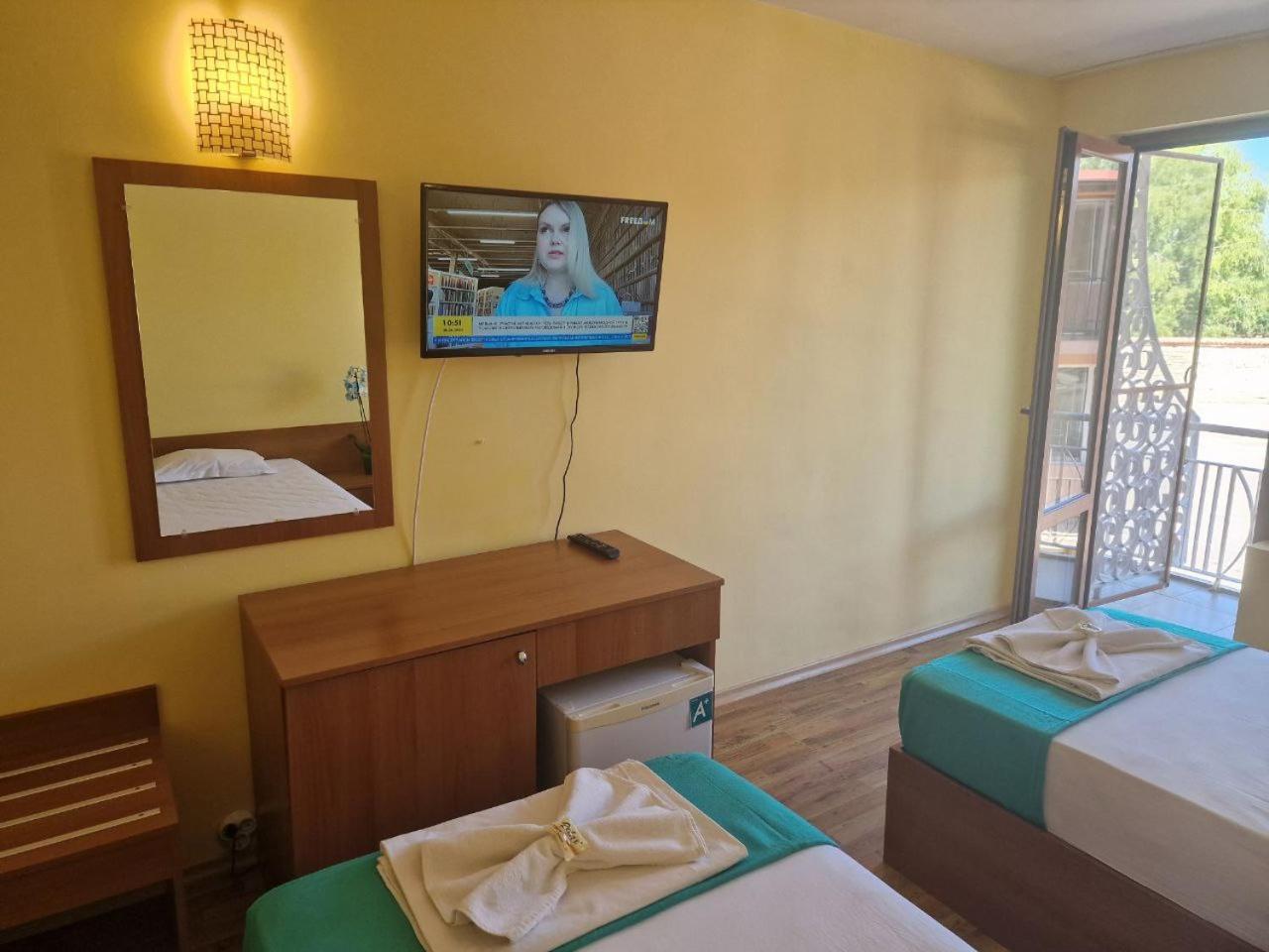 Twin Room with Balcony - Photo 3