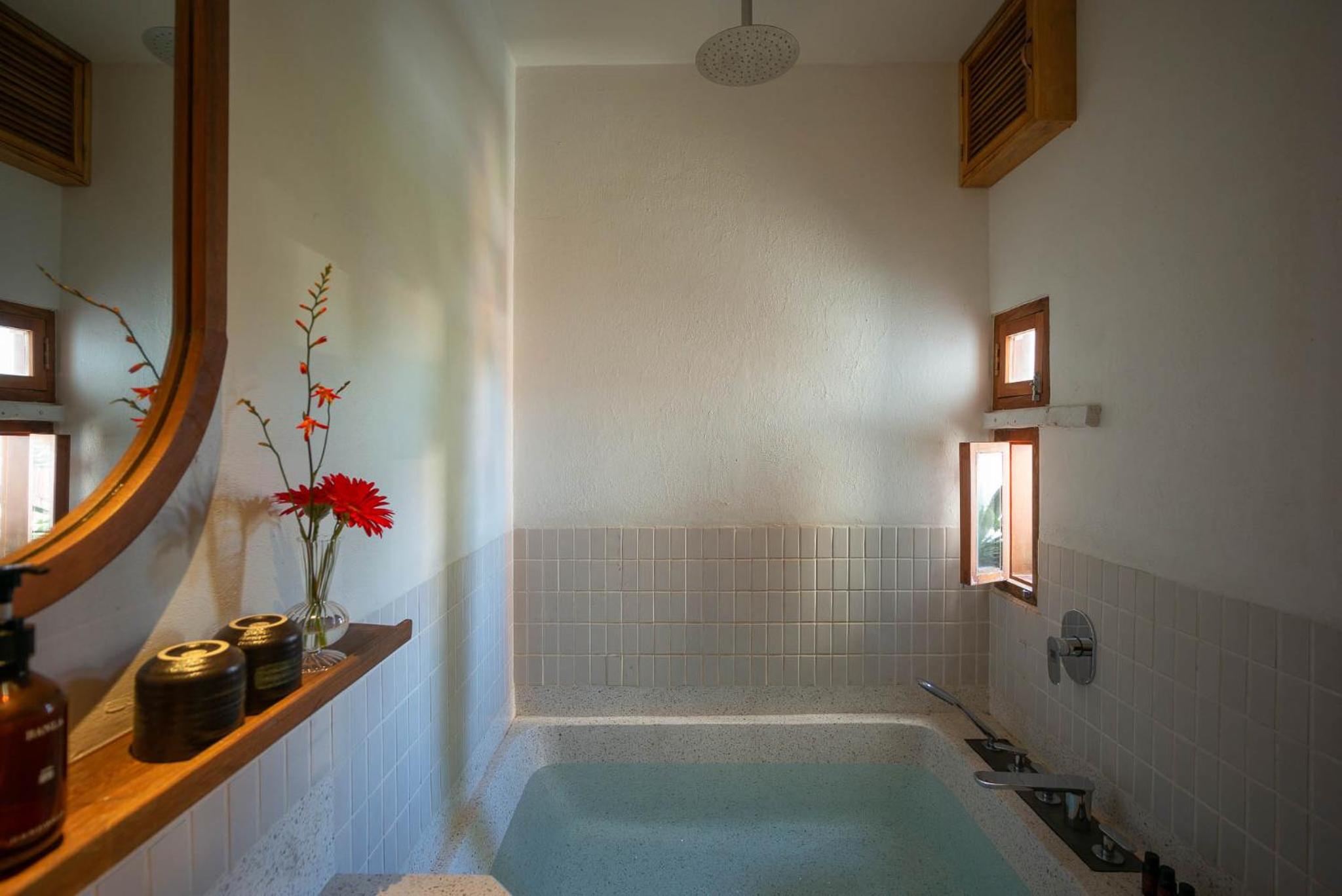 Deluxe Double Room with Balcony - Photo 3