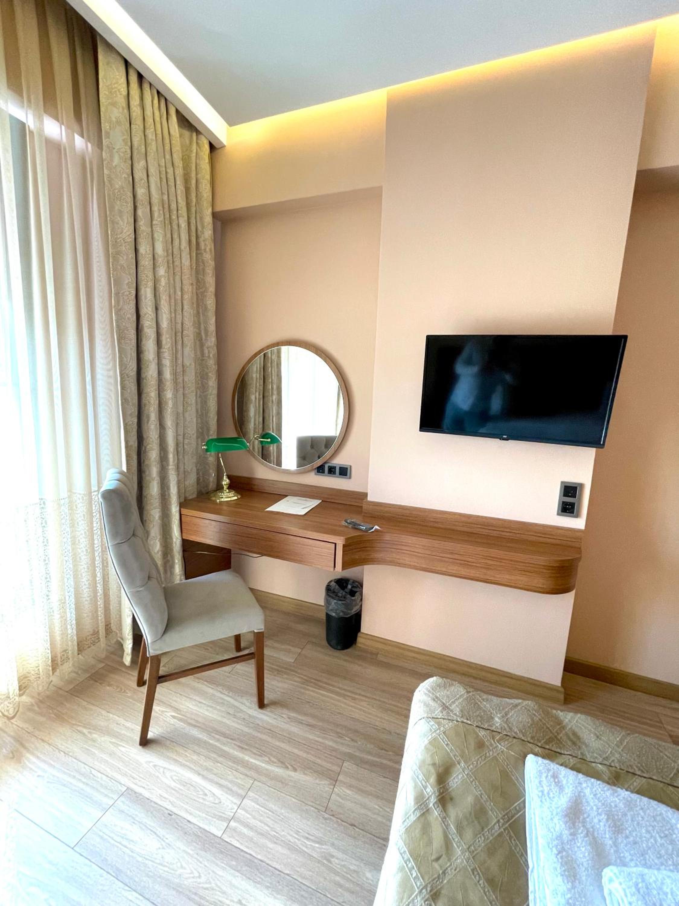 Deluxe Double or Twin Room with City View photo 2