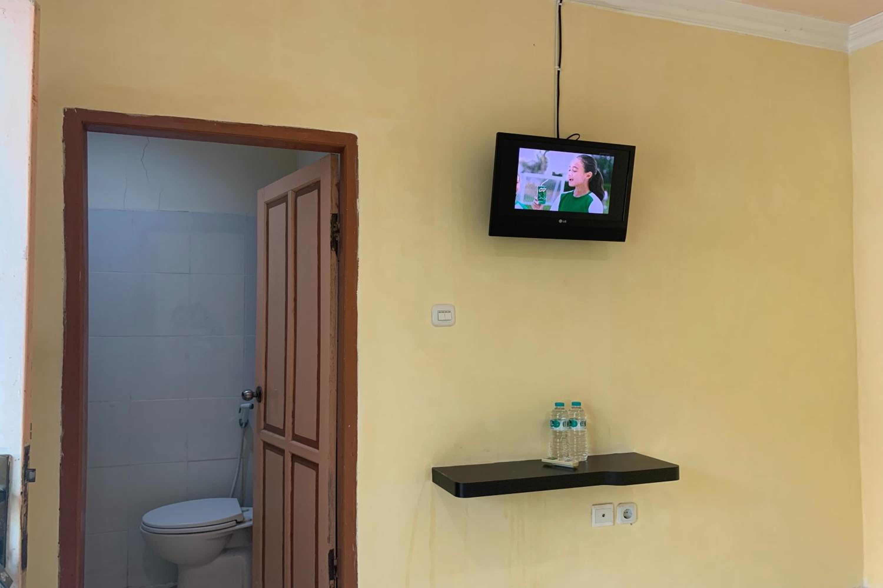 Standard Double Room - Photo 12