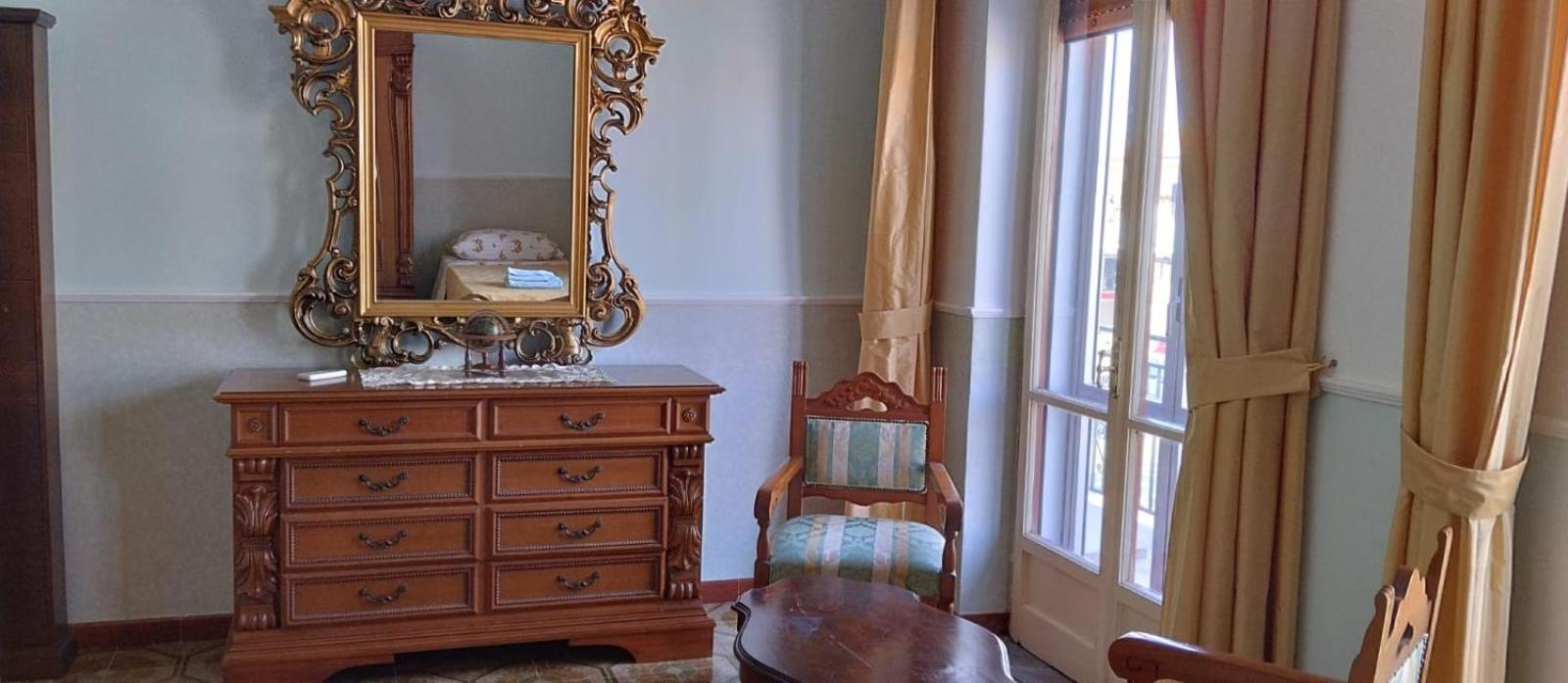 Triple Room With Shared Bathroom photo 2