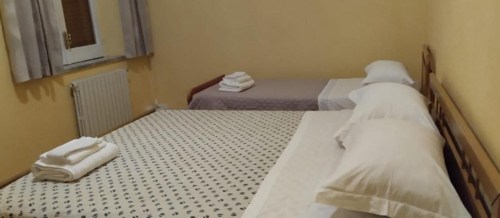 Triple Room With Shared Bathroom photo 3