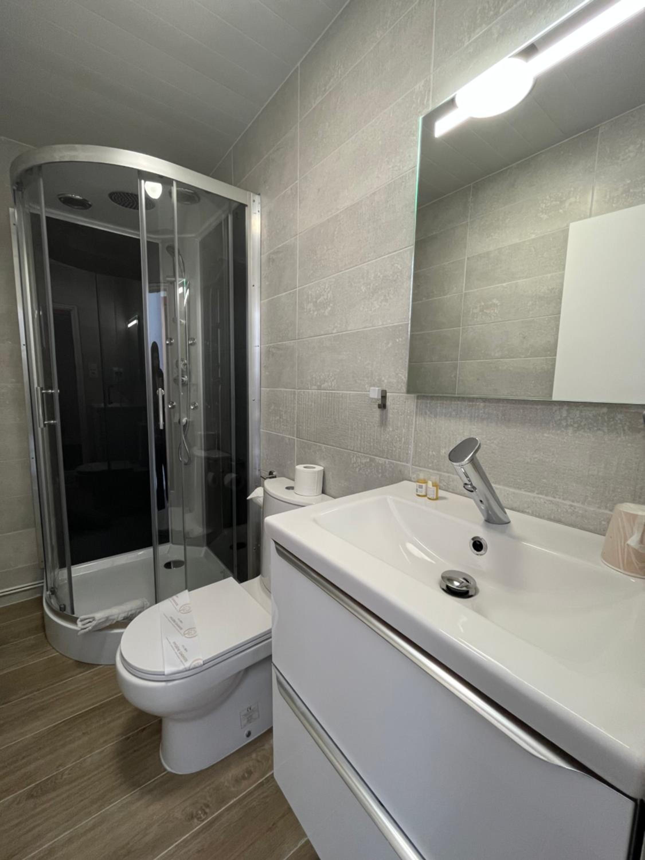 Double Room - Photo 3