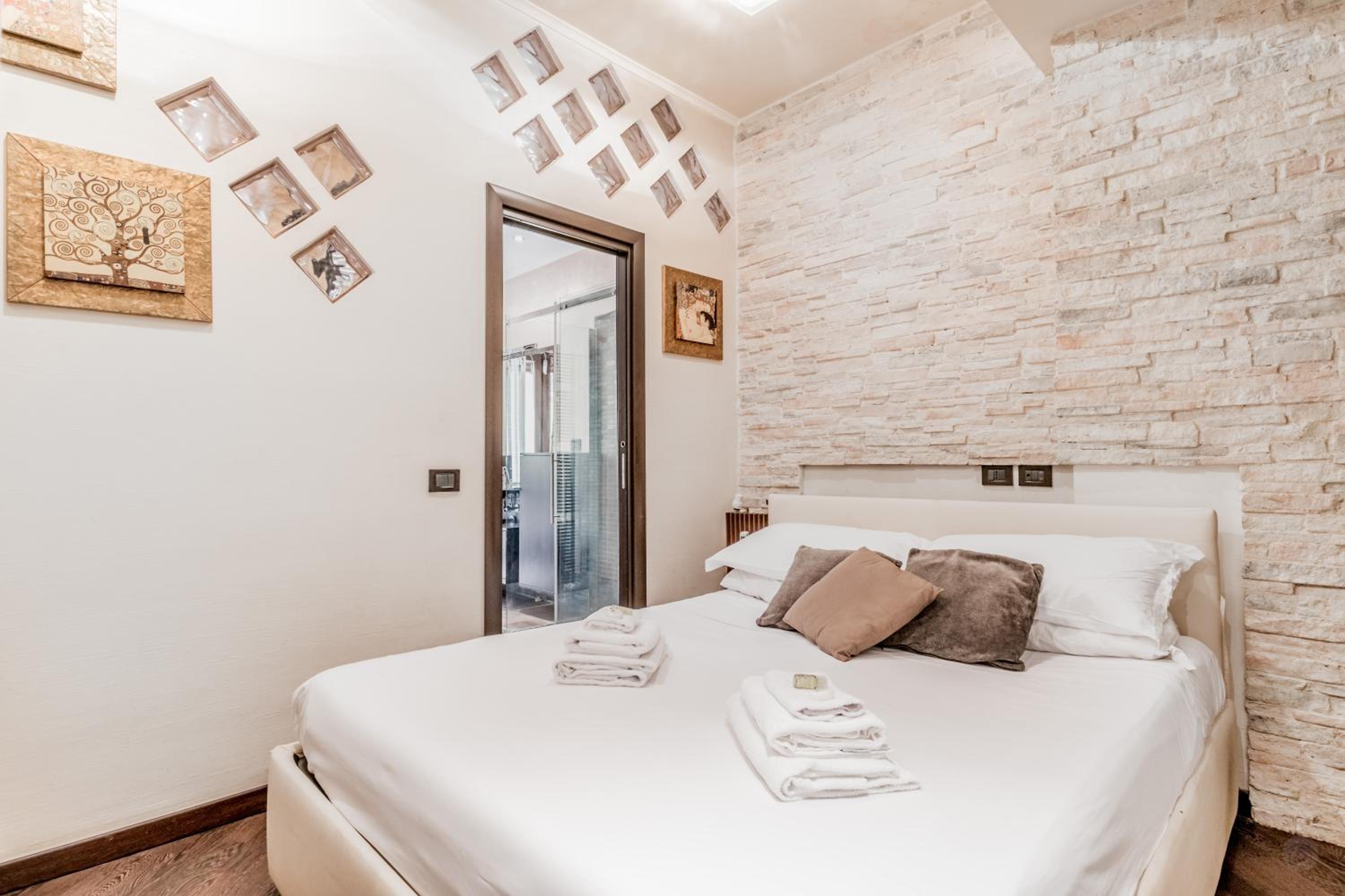 One-Bedroom Apartment with Terrace