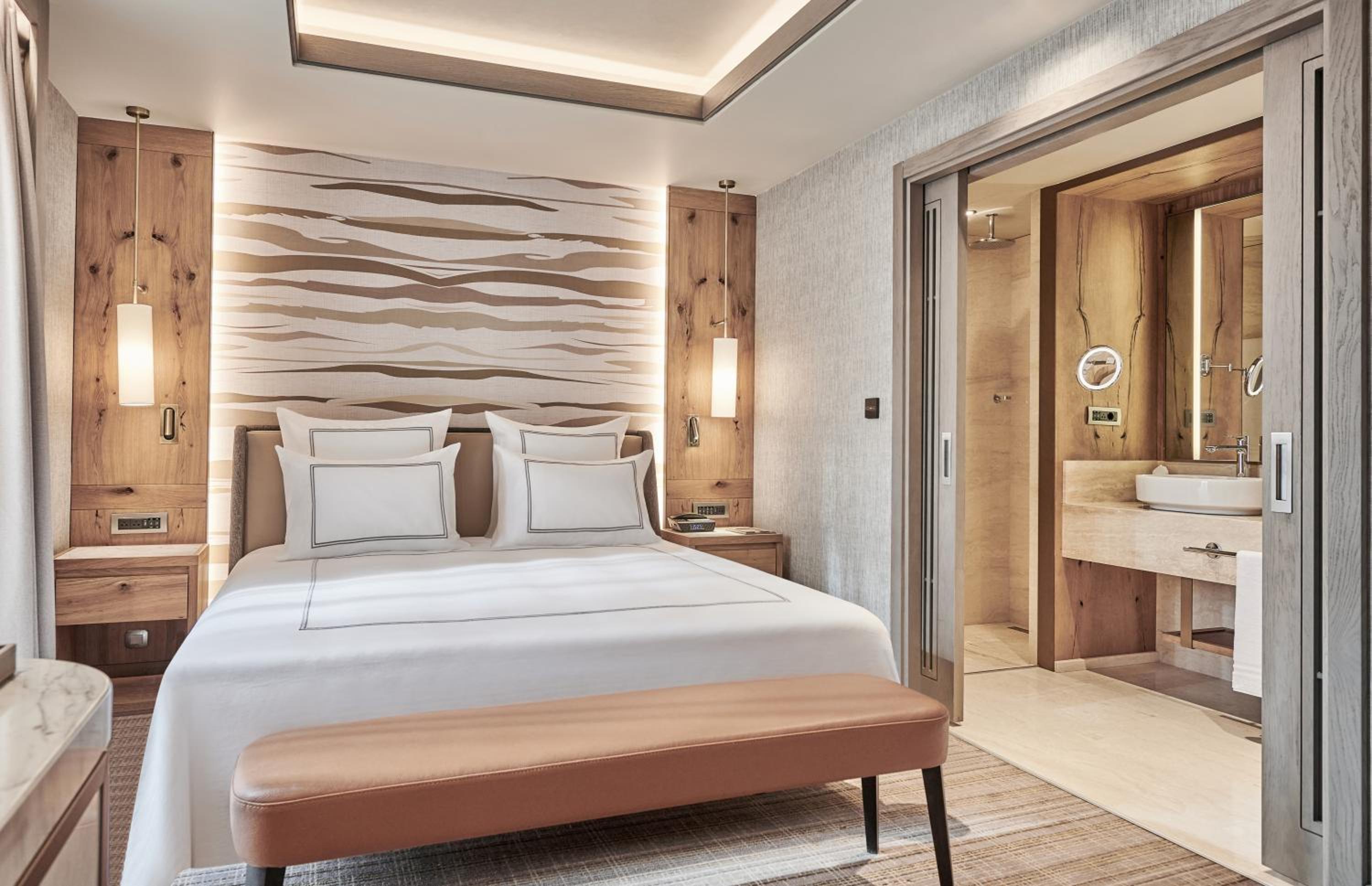  Swiss Deluxe King Room with Forest View - Photo 4