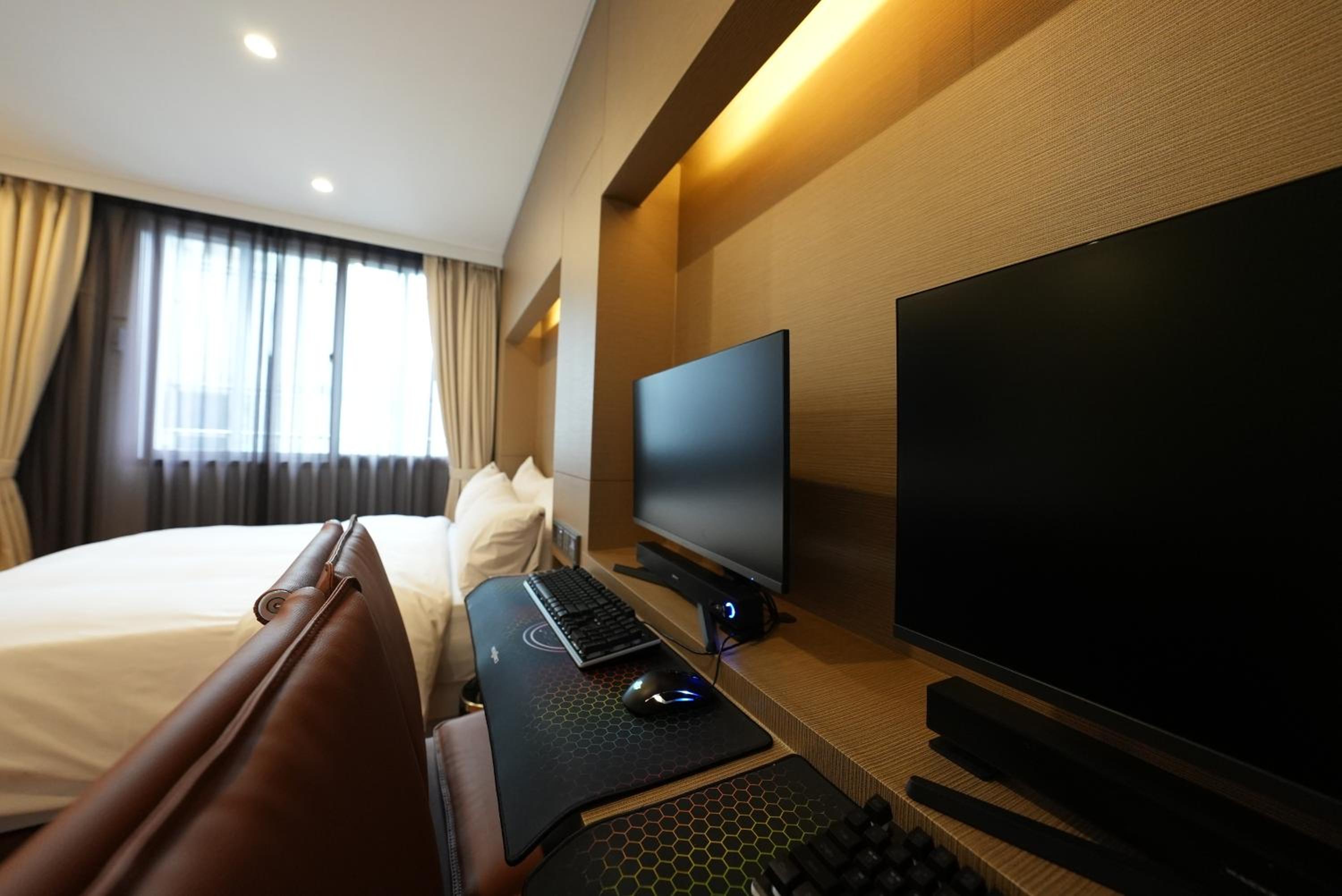 Deluxe Room - Photo 14