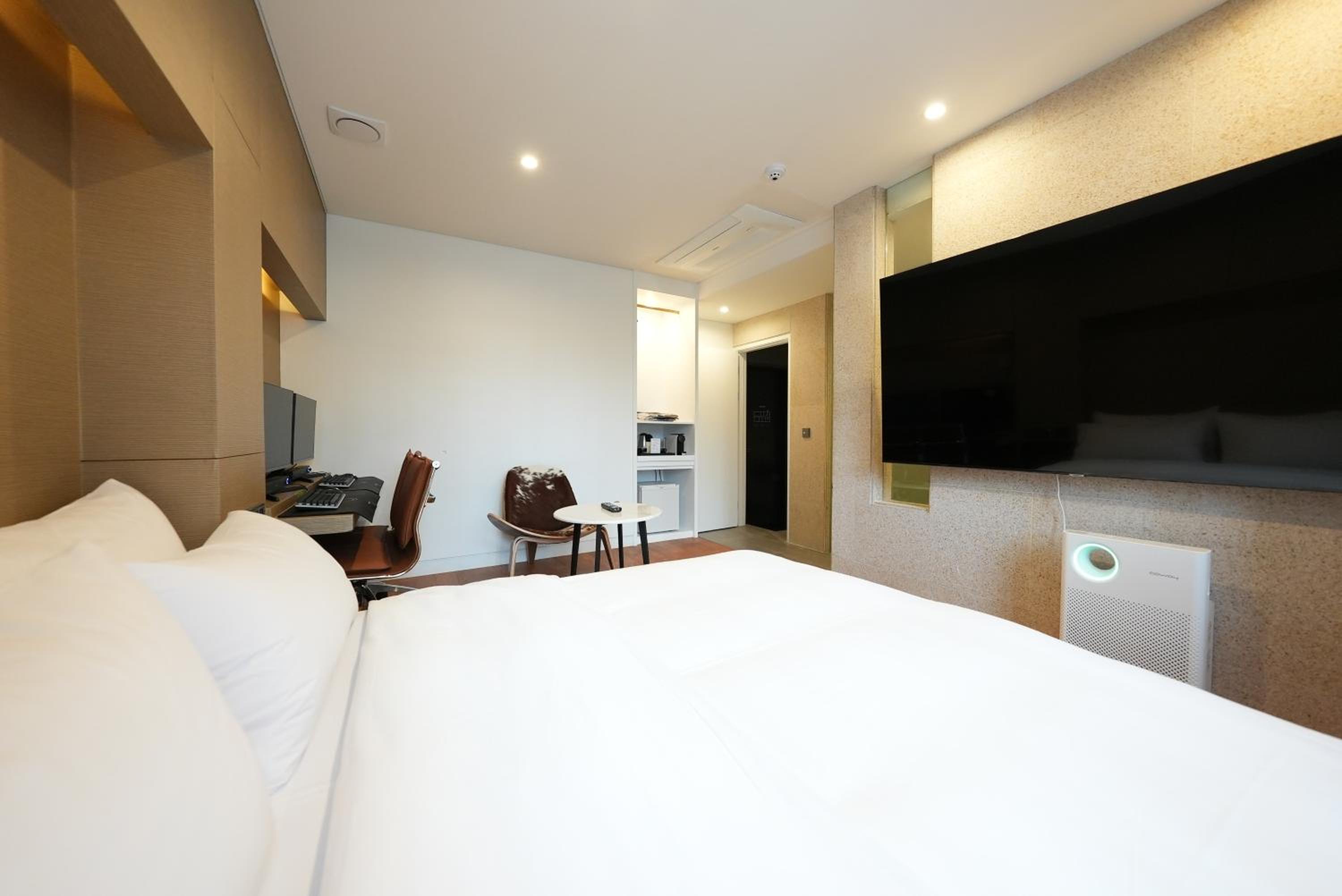 Deluxe Room - Photo 15
