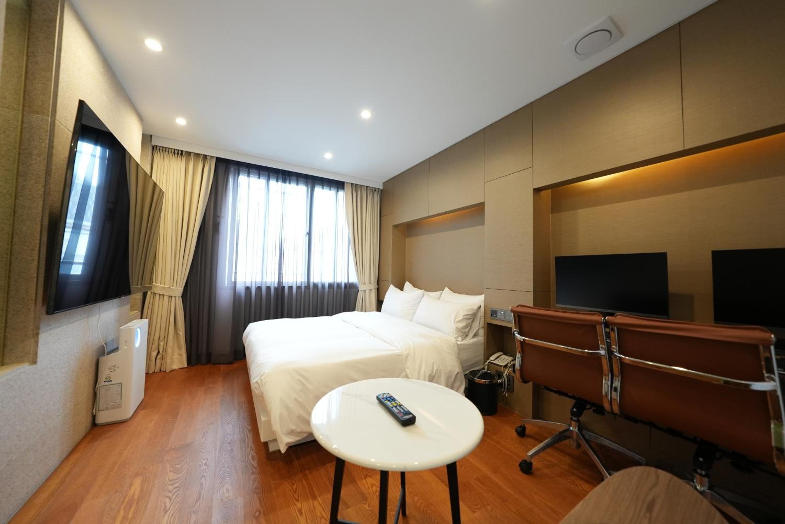 Deluxe Room - Photo 16