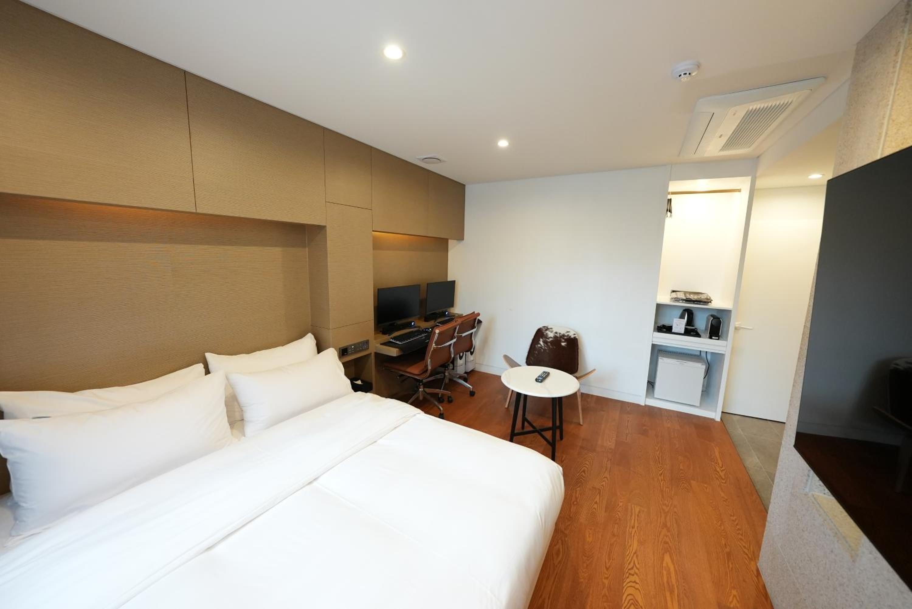 Deluxe Room - Photo 18