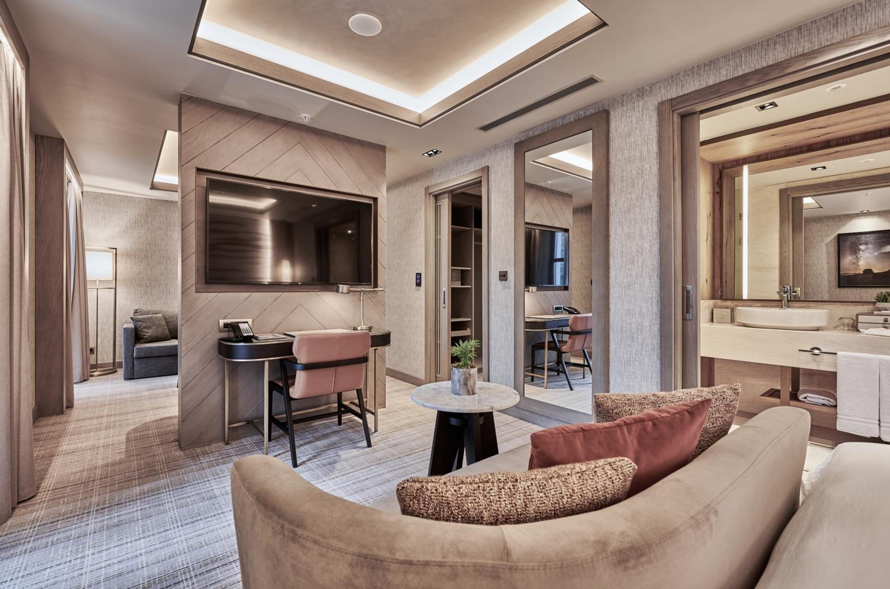 Deluxe Suite with Terrace - Photo 5