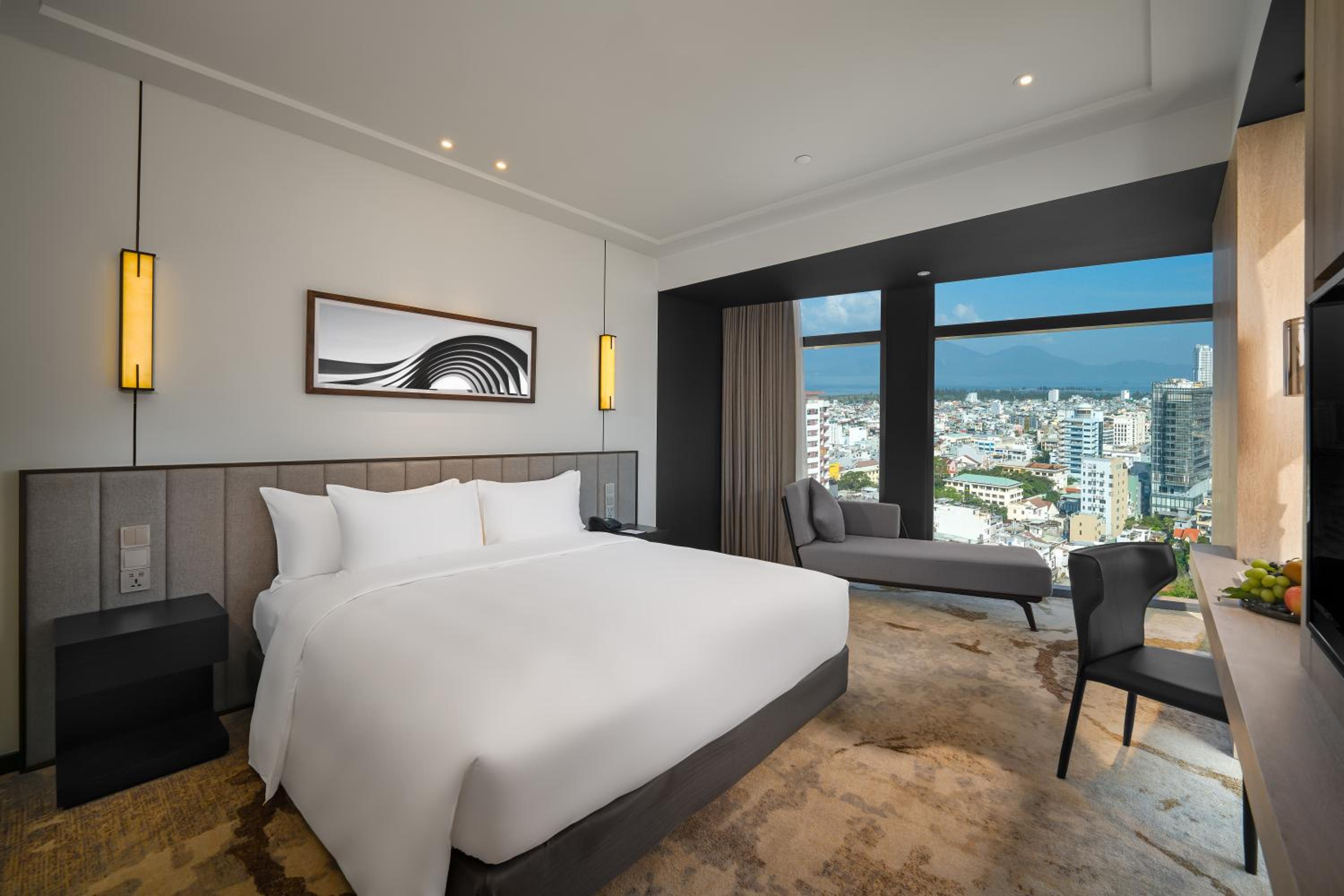 Deluxe City King Room - Complimentary Minibar
