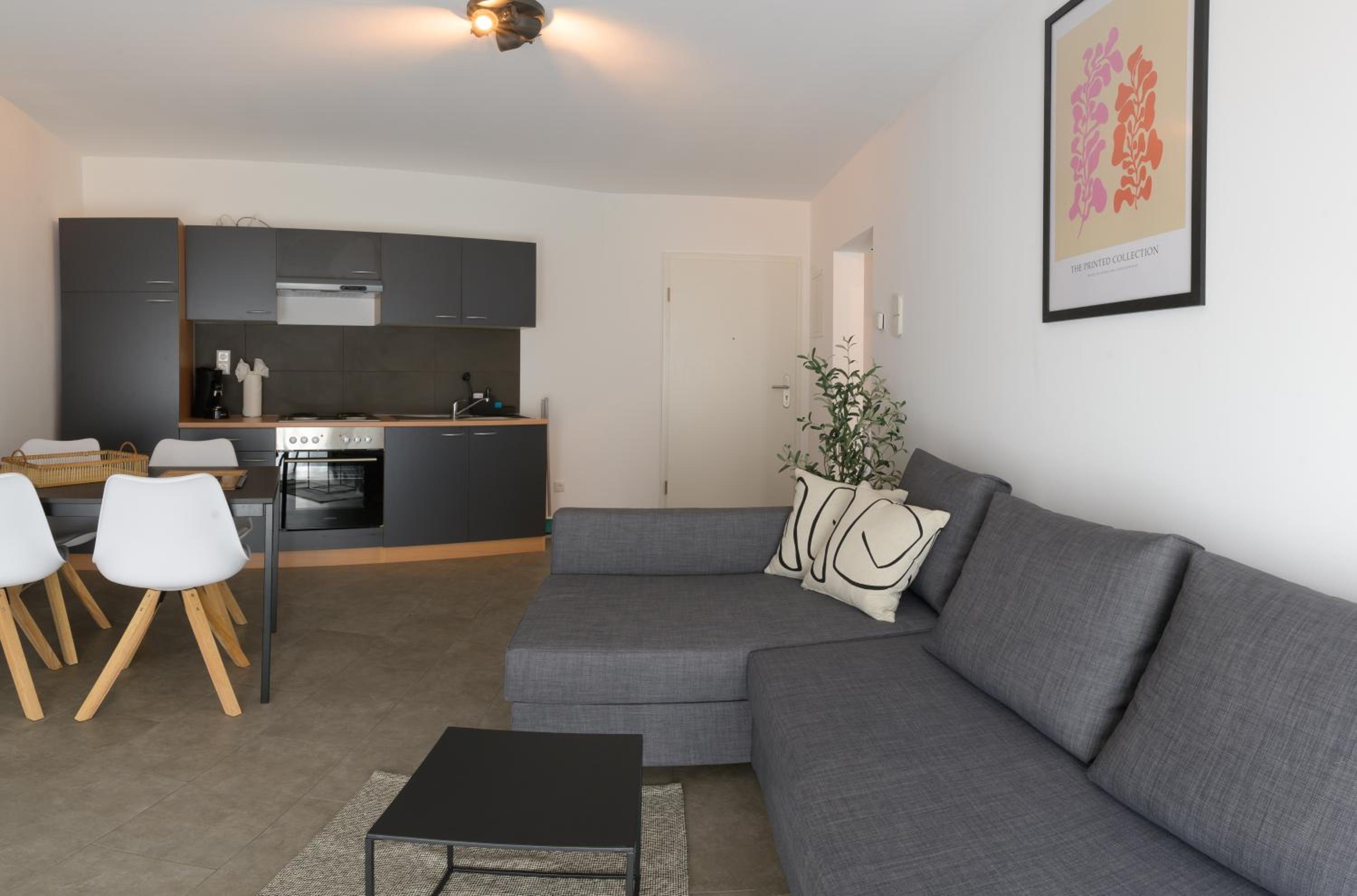 One-Bedroom Apartment - Photo 7
