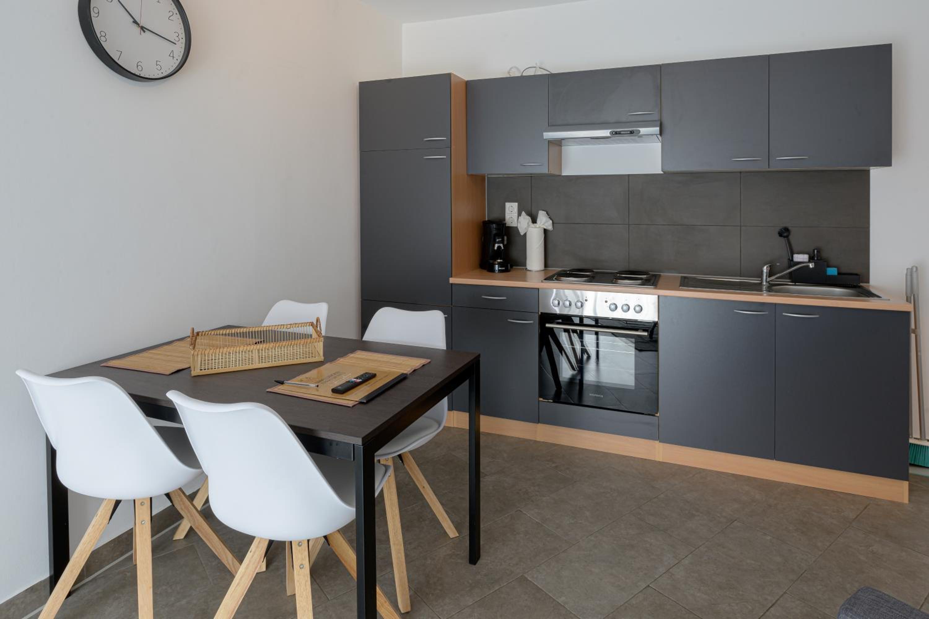 One-Bedroom Apartment - Photo 5