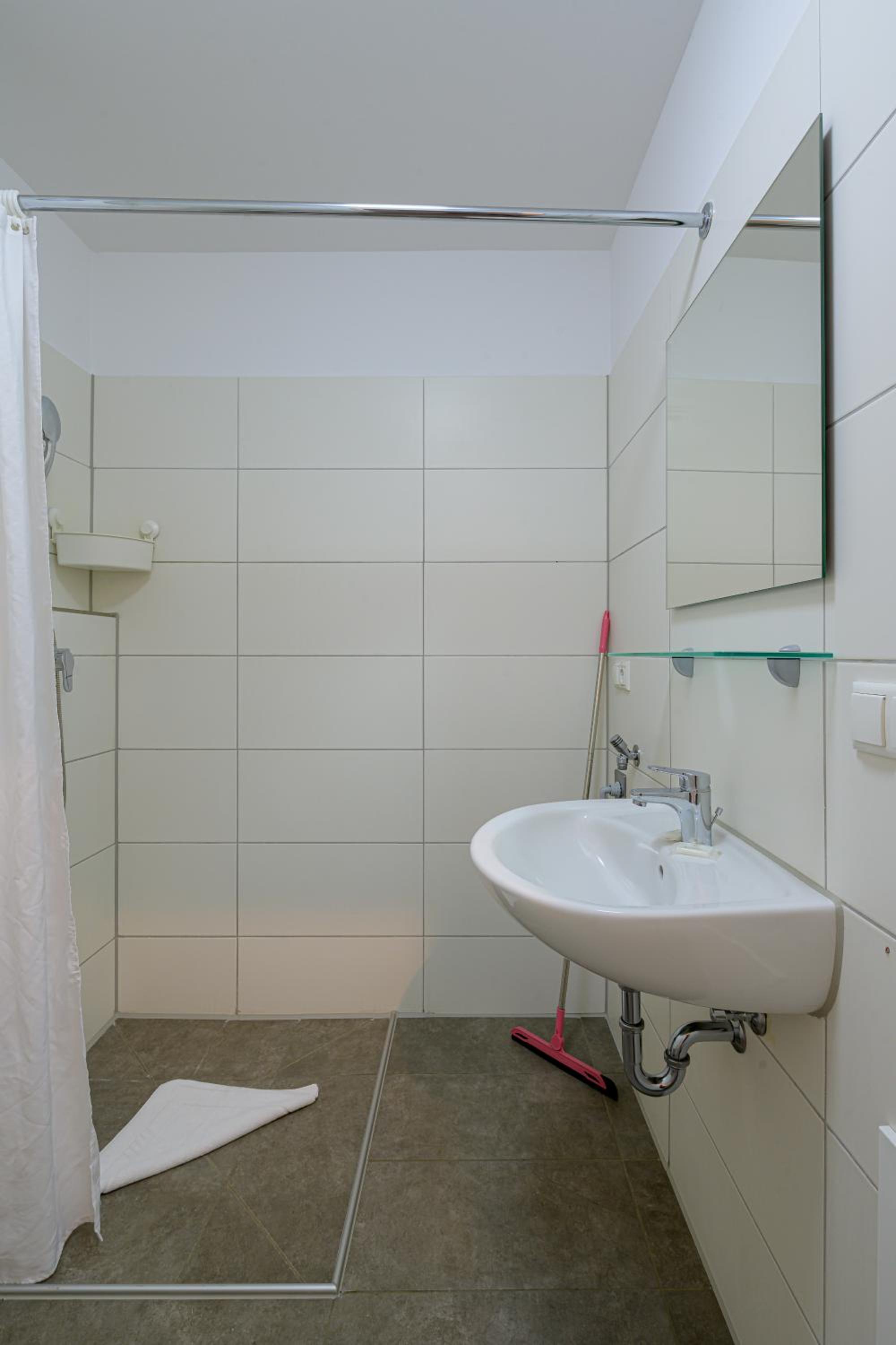 One-Bedroom Apartment - Photo 16