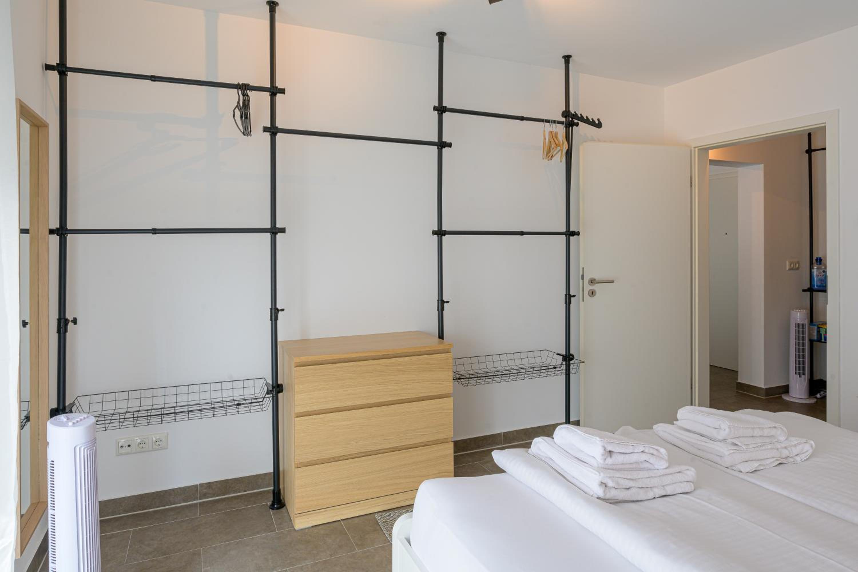 One-Bedroom Apartment - Photo 3