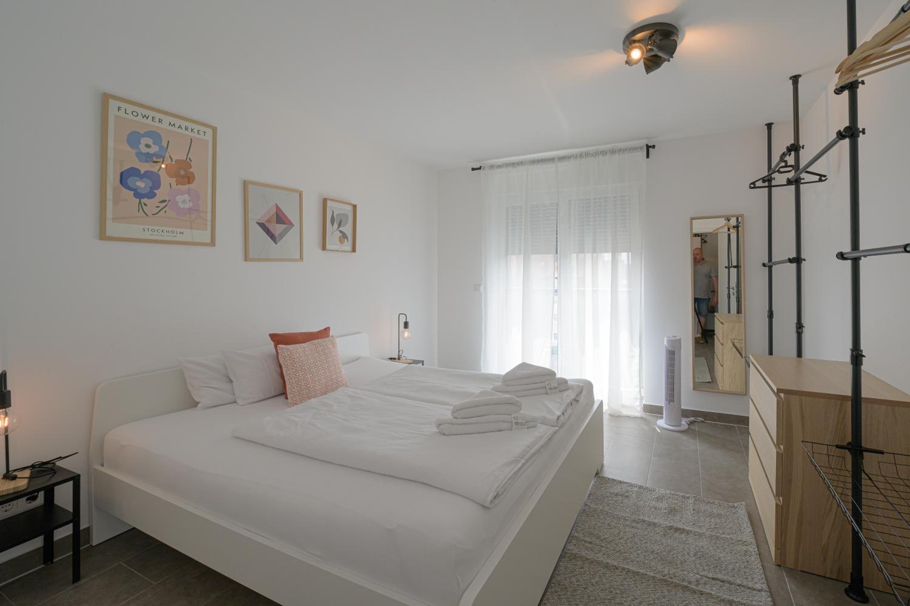 One-Bedroom Apartment - Photo 8