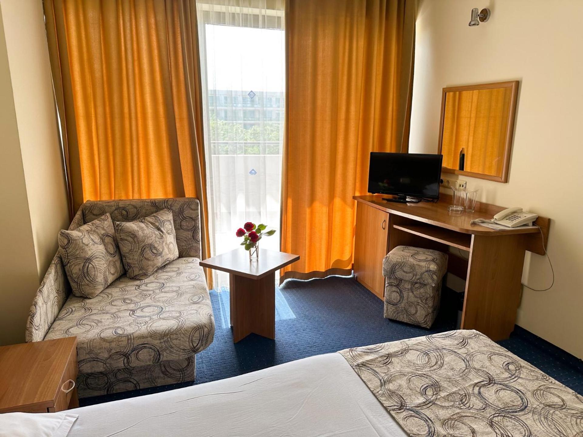 Double Room (2 Adults + 1 Child) photo 1