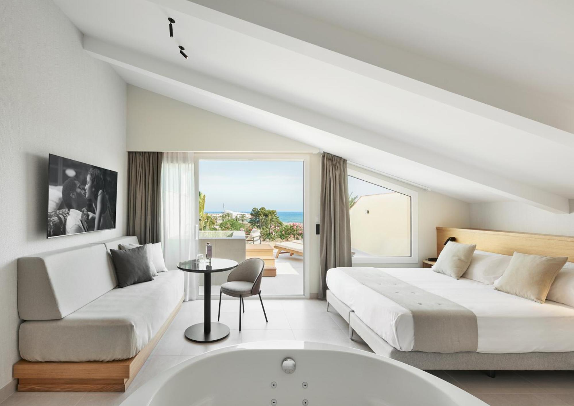 Suite with Spa Bath photo 2