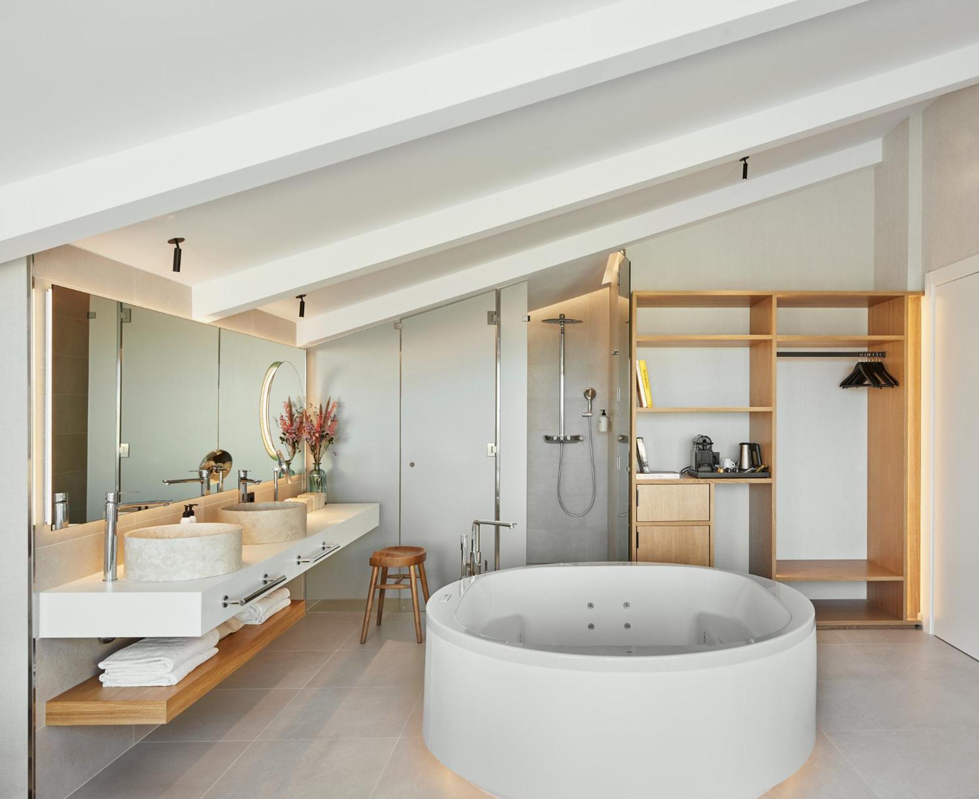 Suite with Spa Bath photo 3