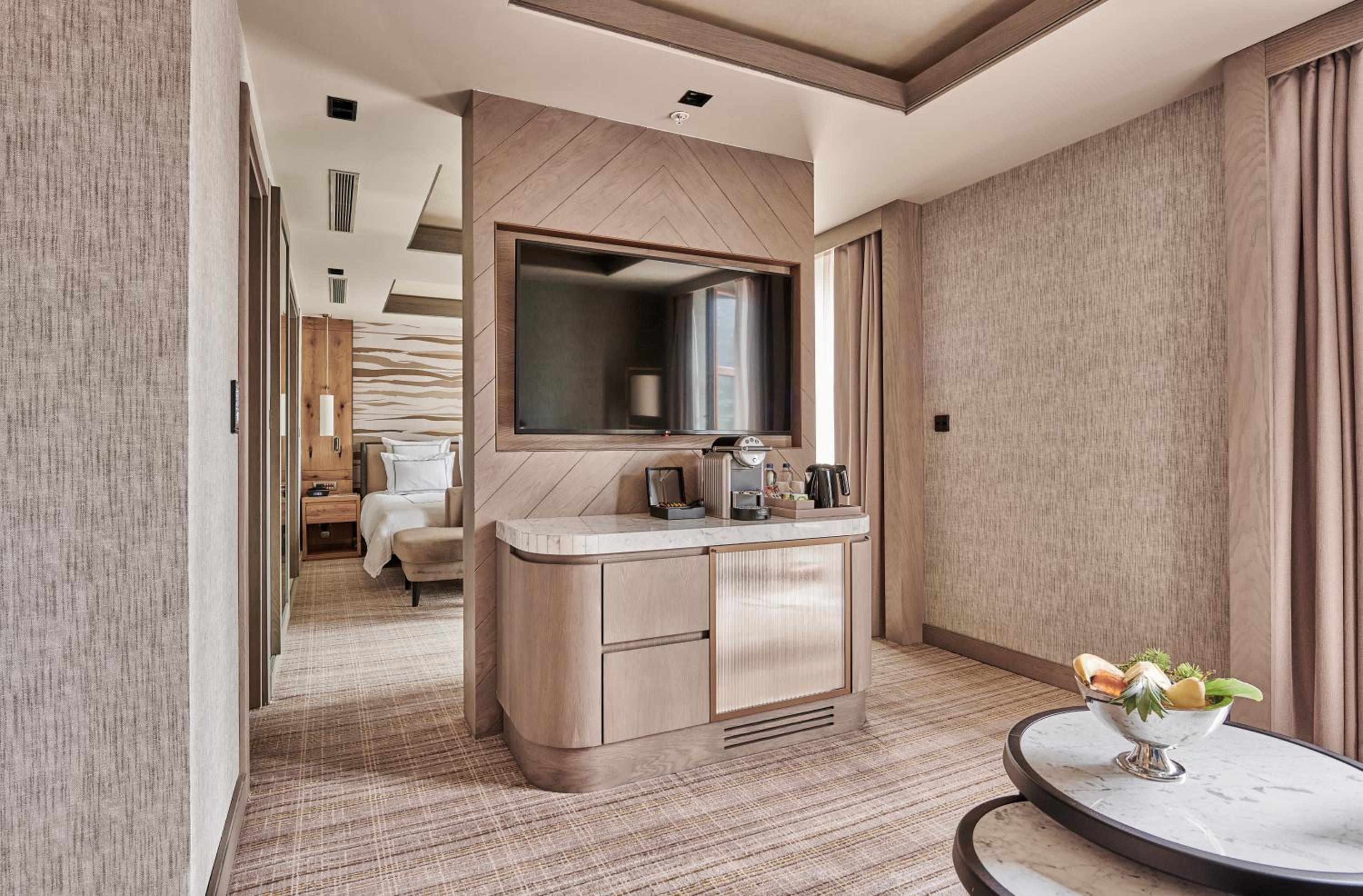  Deluxe Suite with Forest View - Photo 2