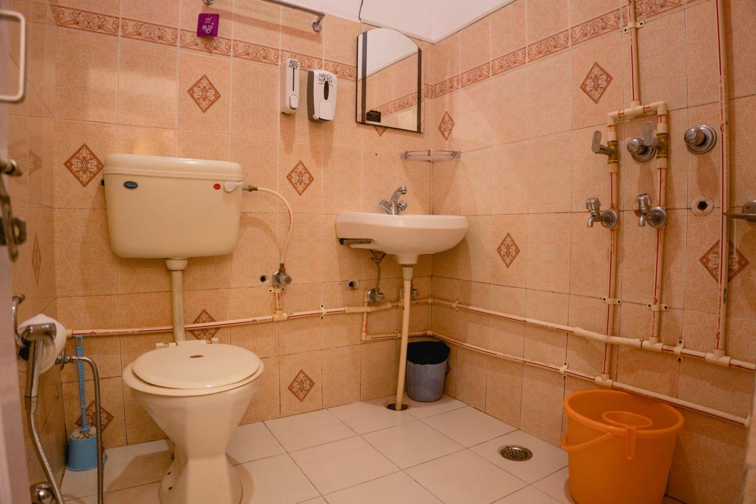 Deluxe Double Room with Balcony - Photo 4