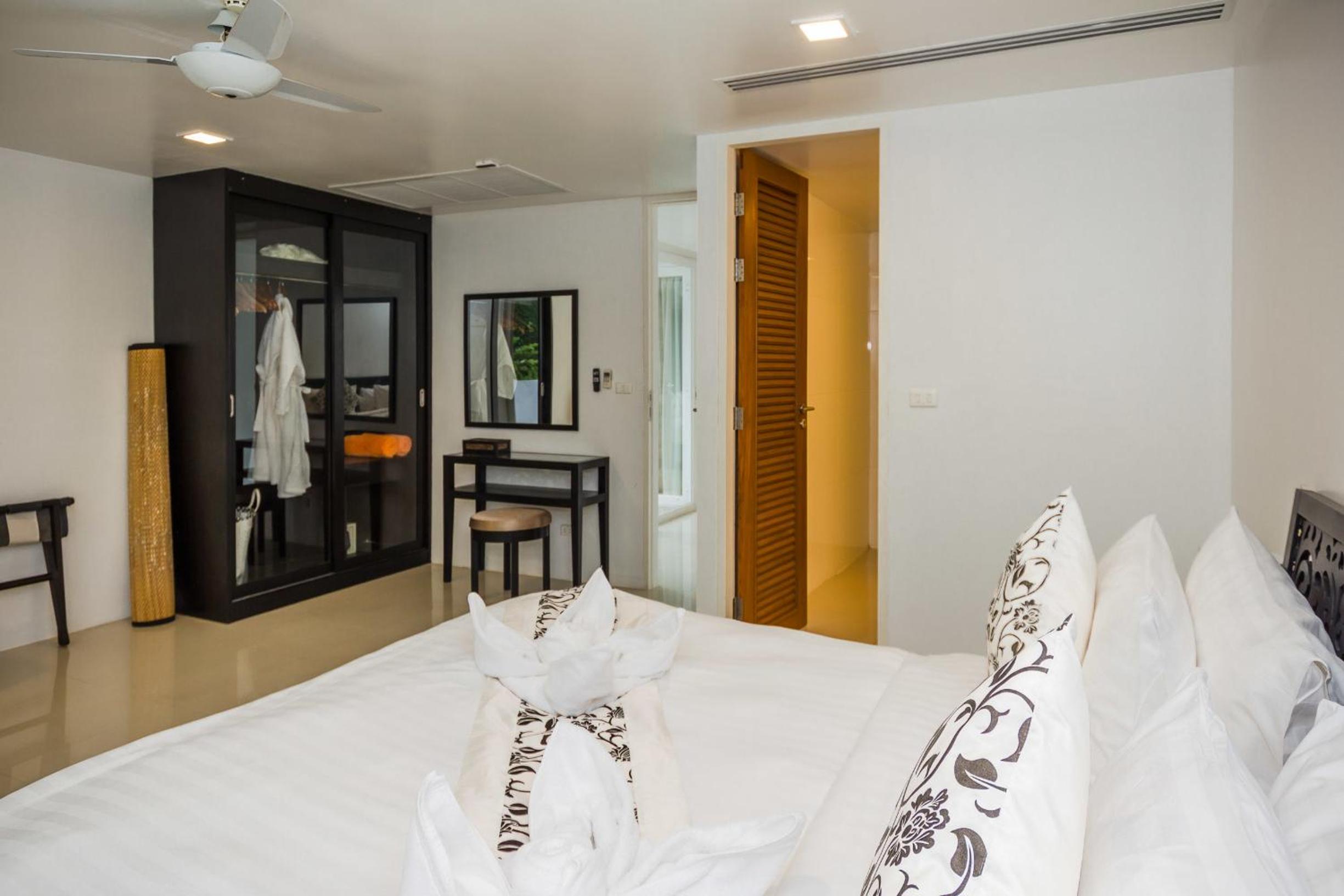 Jane Eyes 5 Bedroom Villa with Private Pool - Photo 33