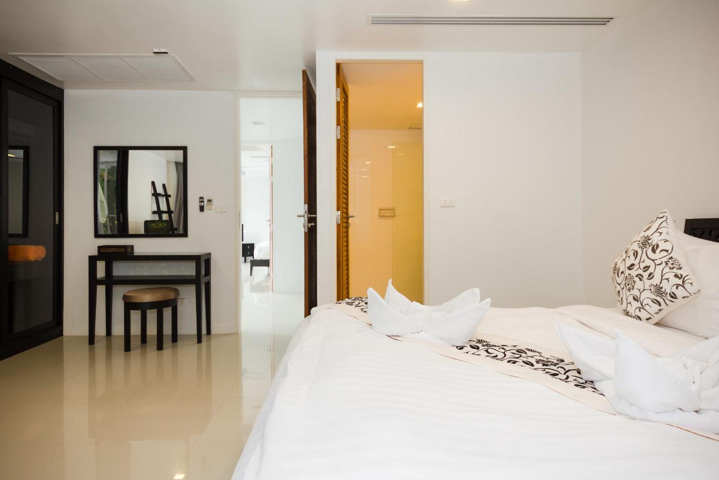 Jane Eyes 5 Bedroom Villa with Private Pool - Photo 31
