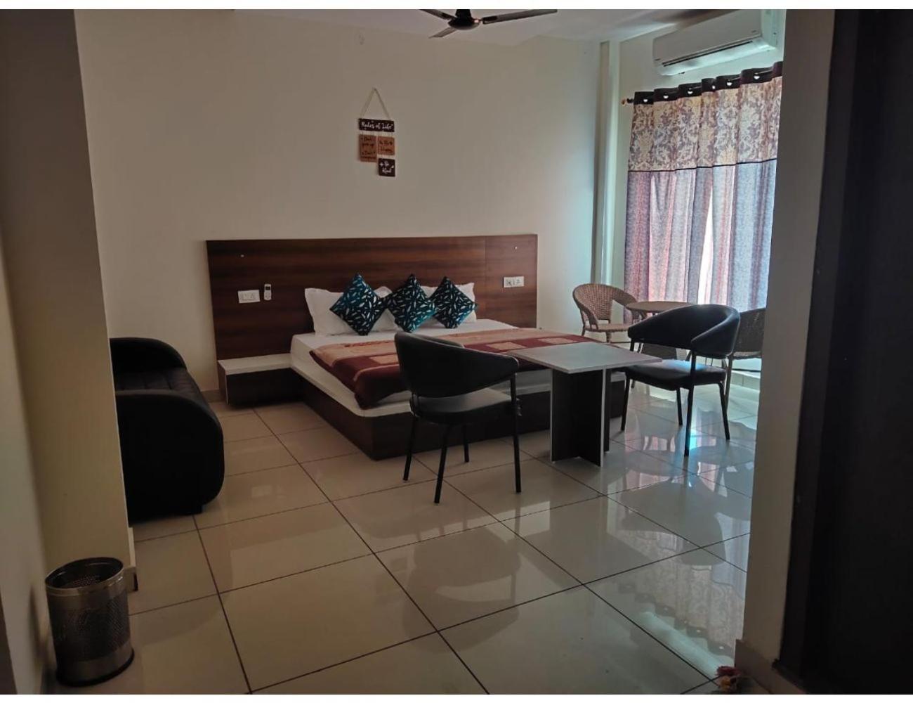 Deluxe Double Room With Balcony photo 3